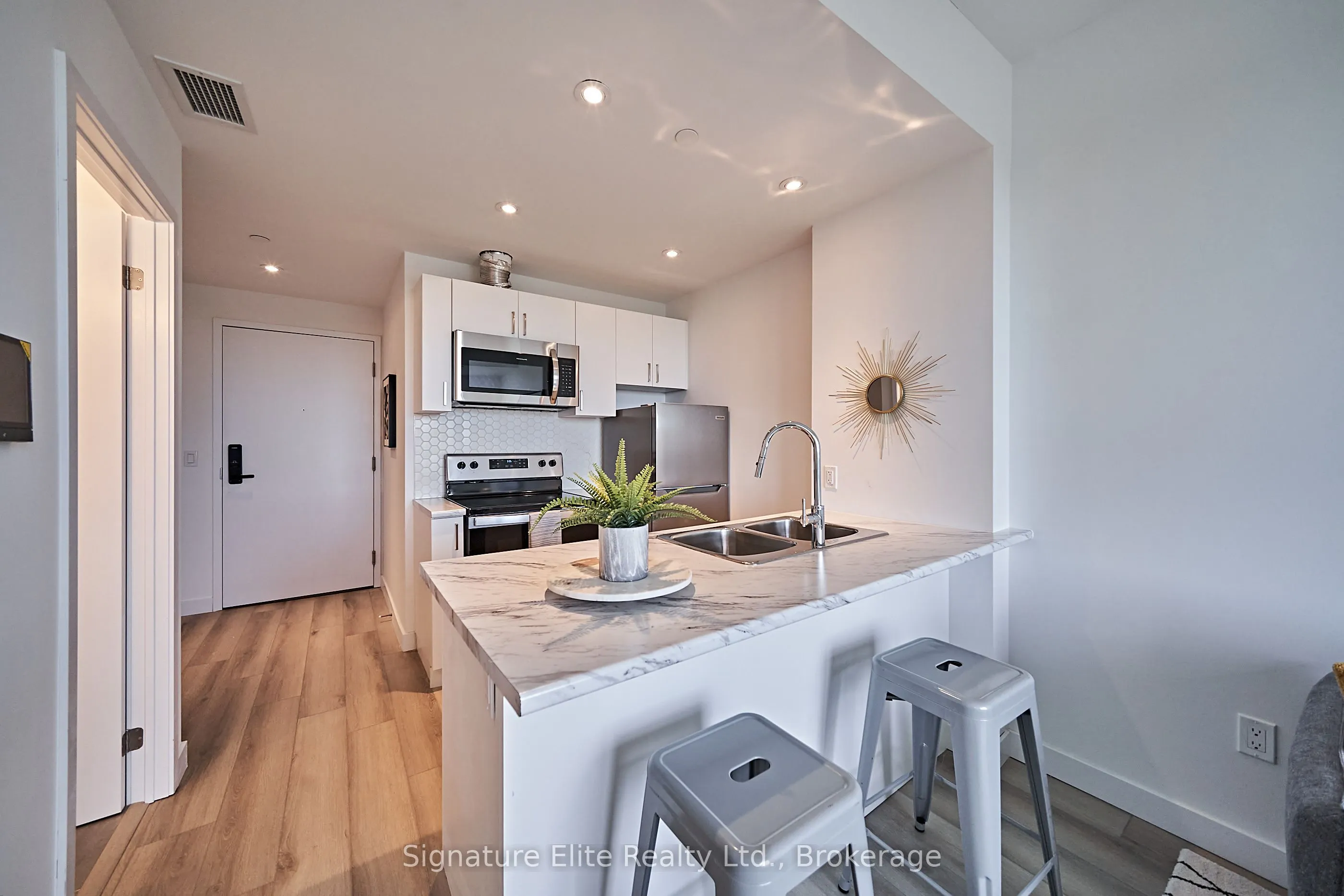 2382 Kingston Road, #202