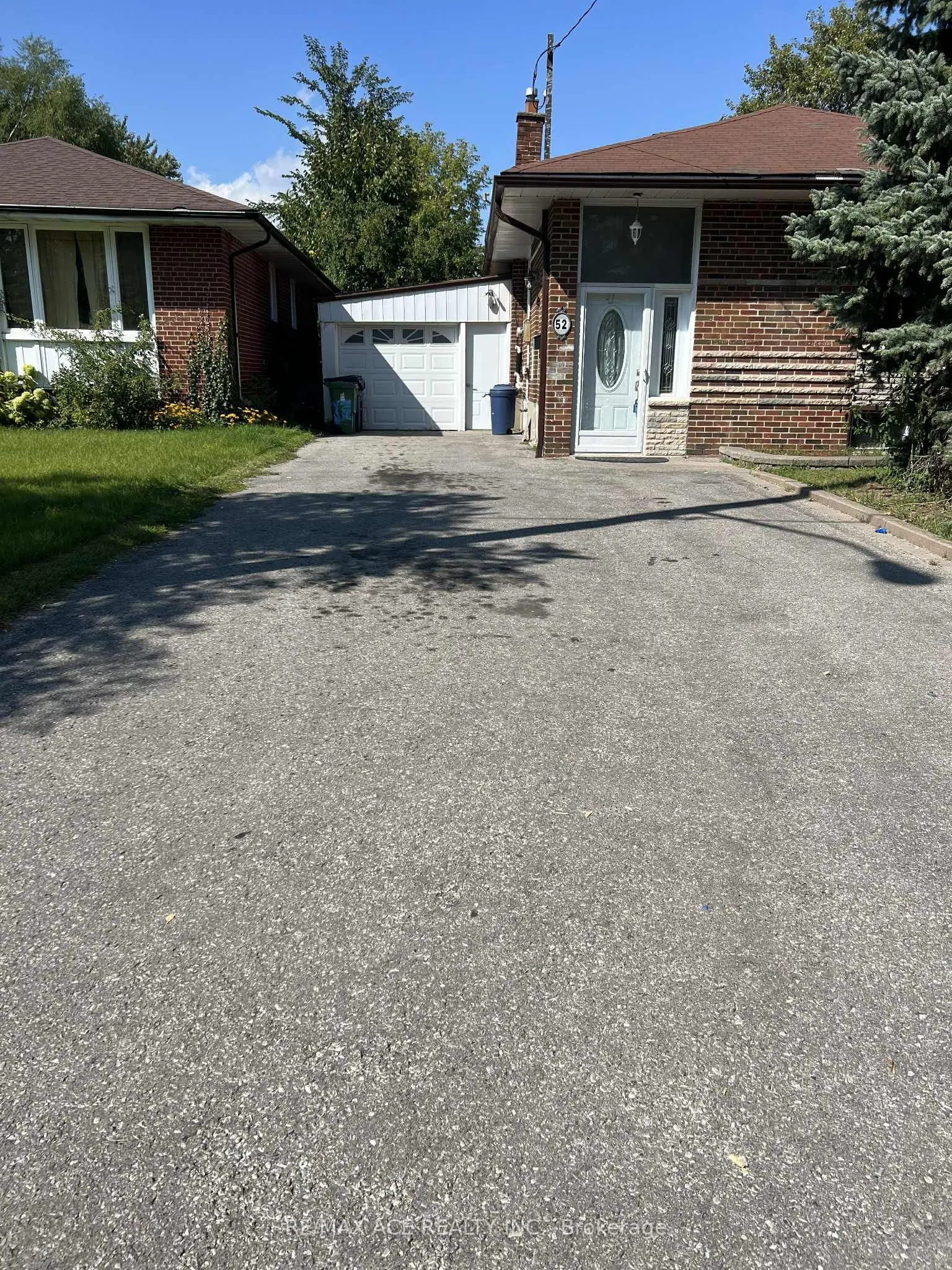 52 Lombardy Crescent, #Main