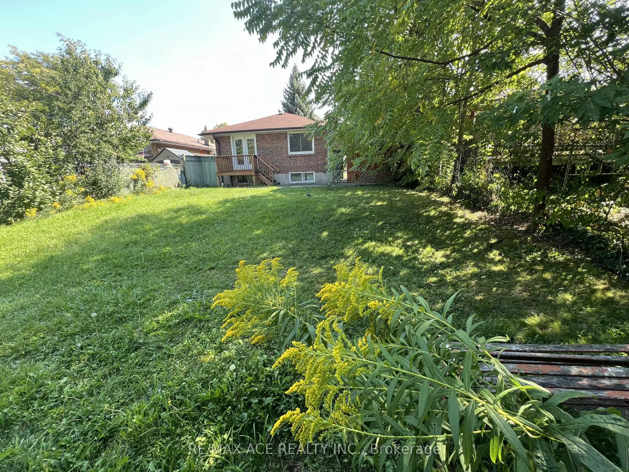 52 Lombardy Crescent, #Main