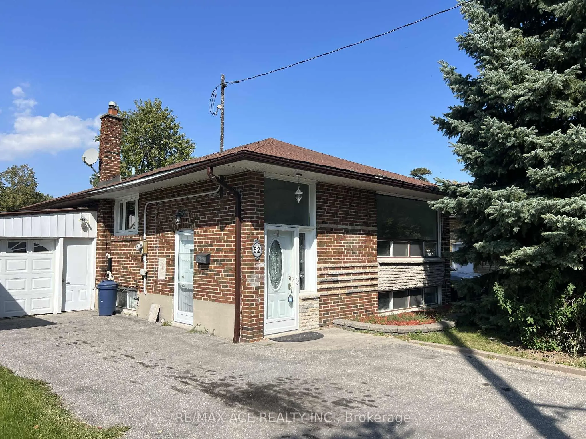 52 Lombardy Crescent, #Main
