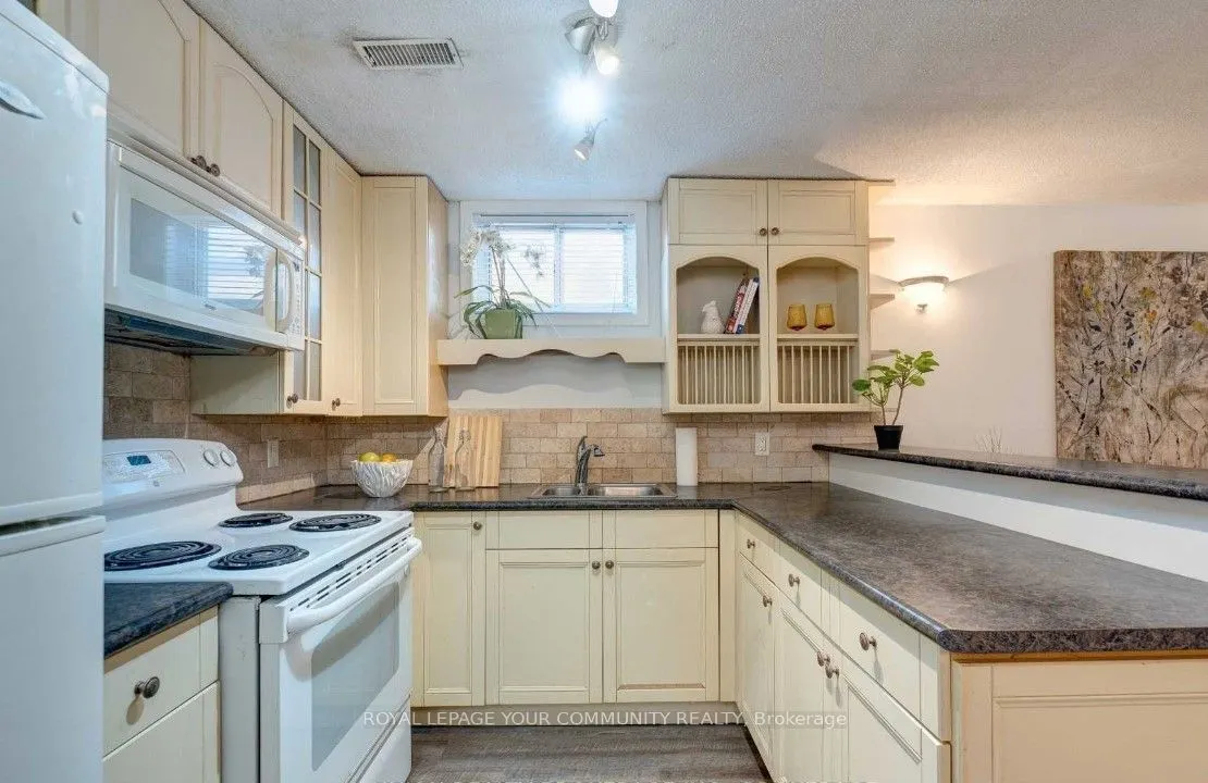 241 Pickering Street, #Lower
