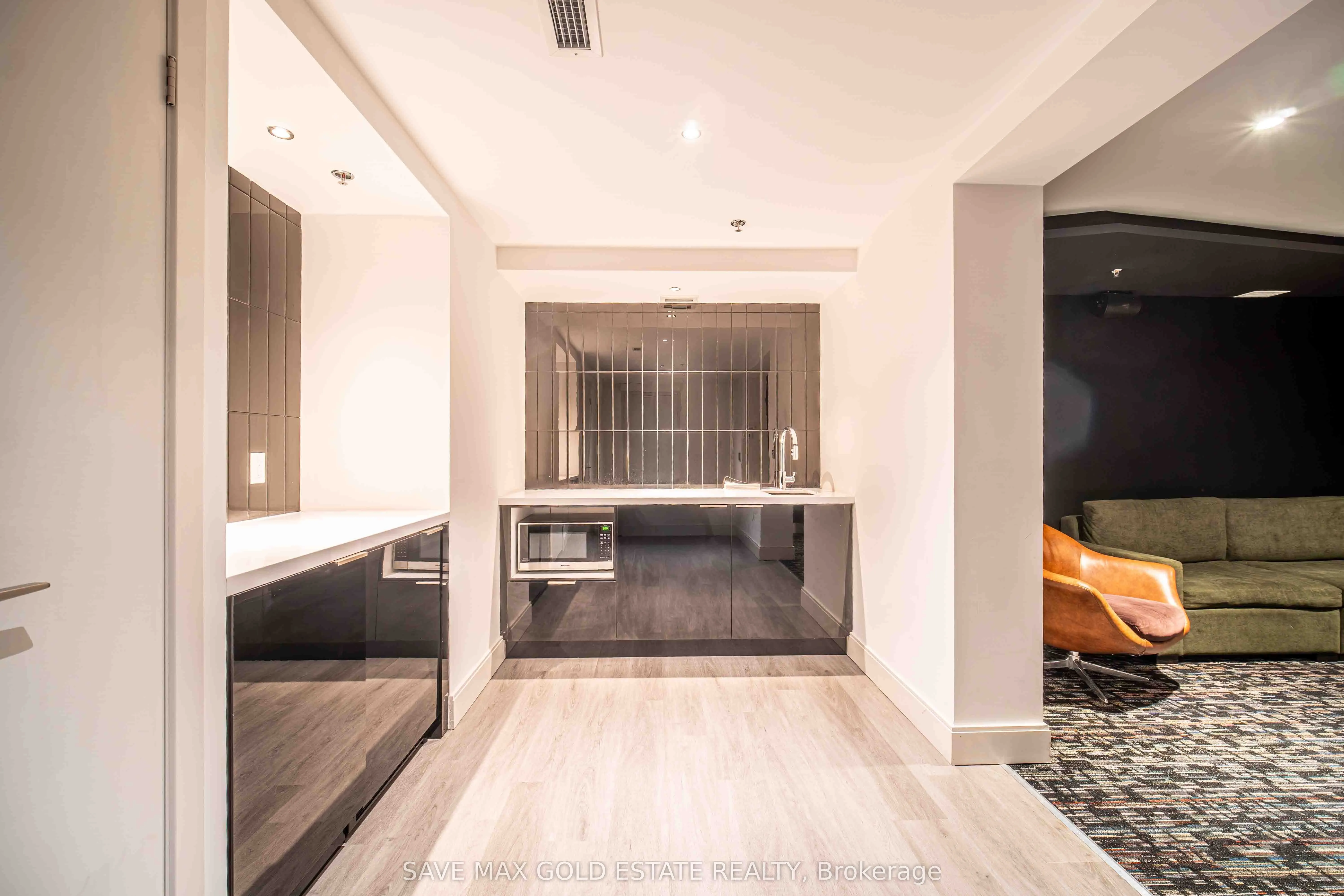 104 Glen Everest Road, #107