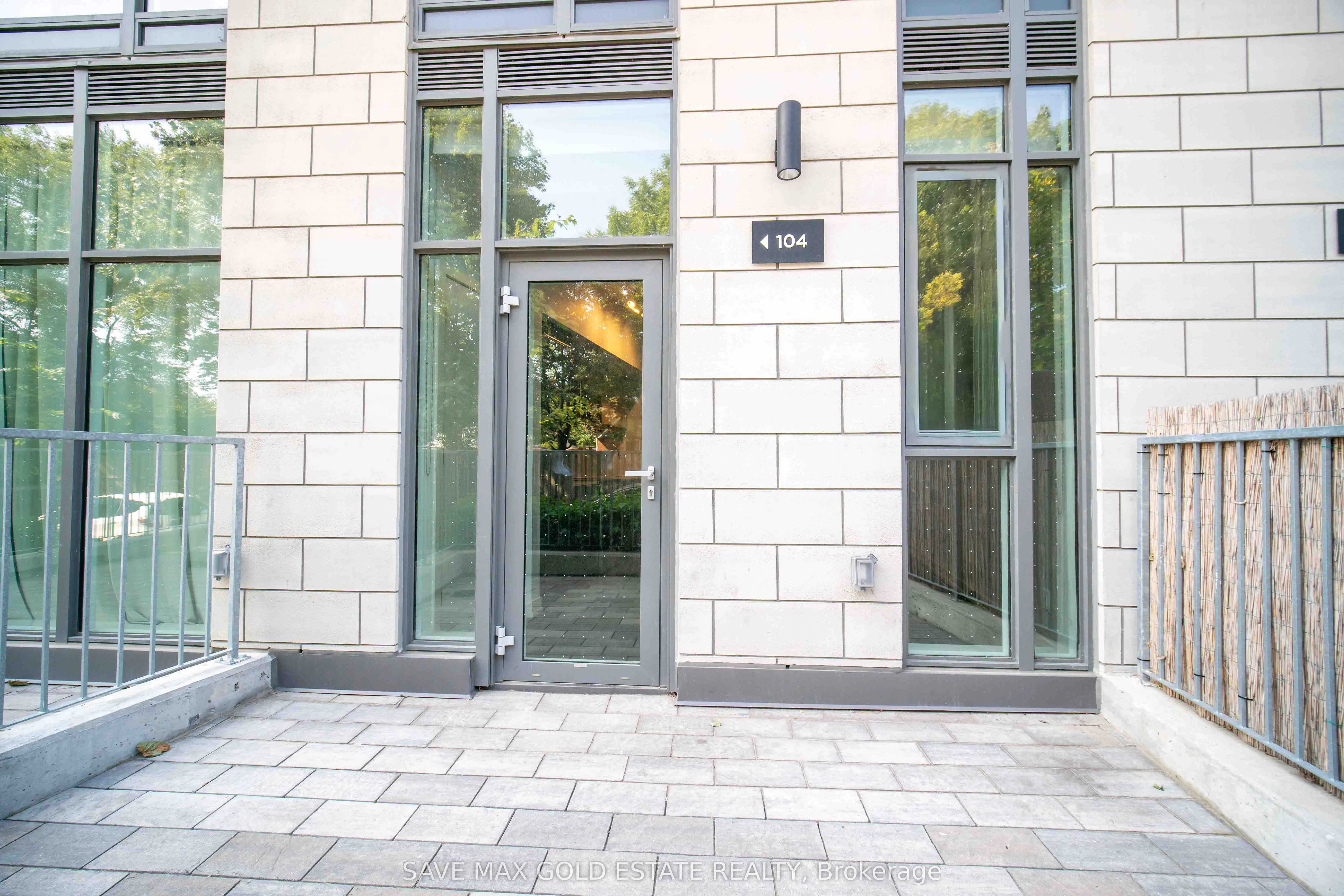 104 Glen Everest Road, #107