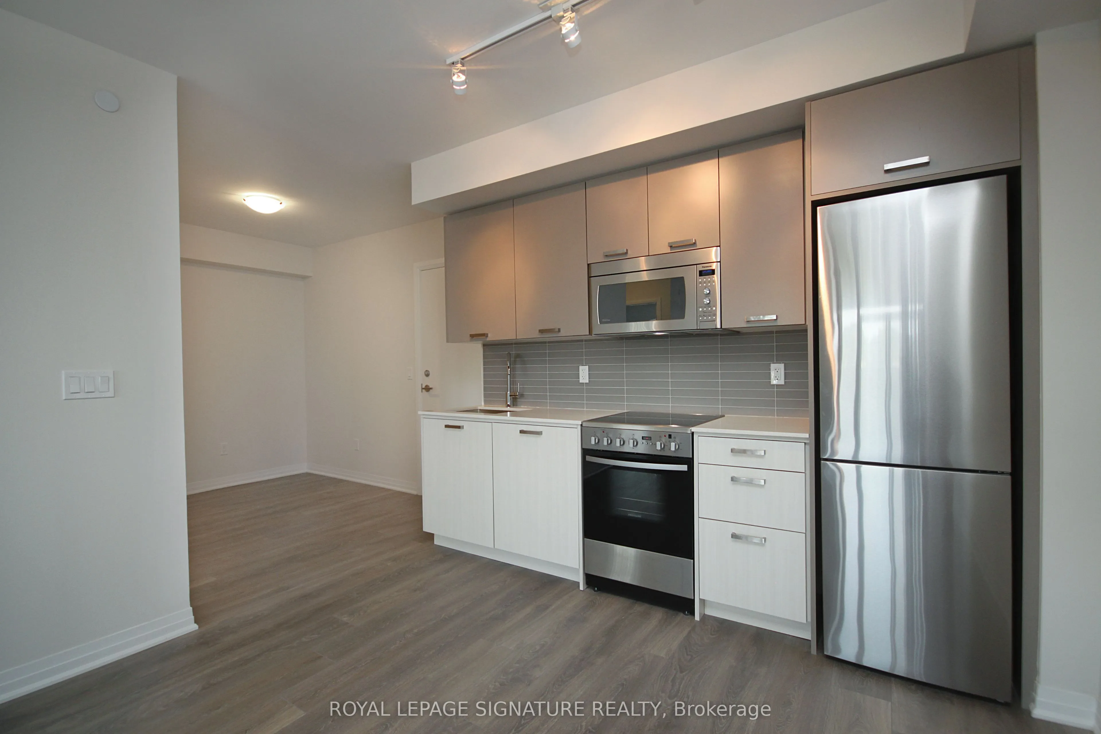 2301 Danforth Avenue, #325