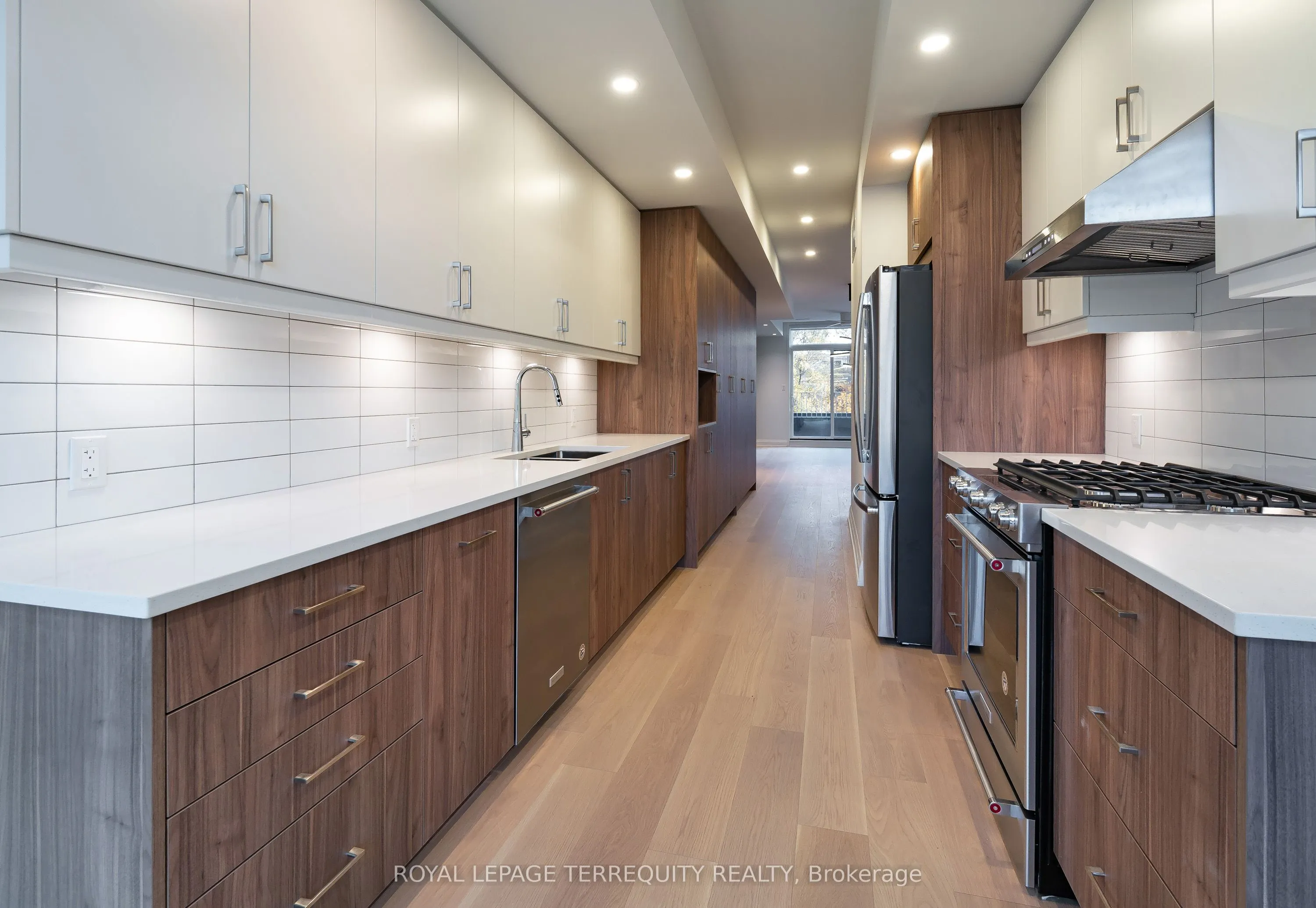 211 Chatham Avenue, #Upper