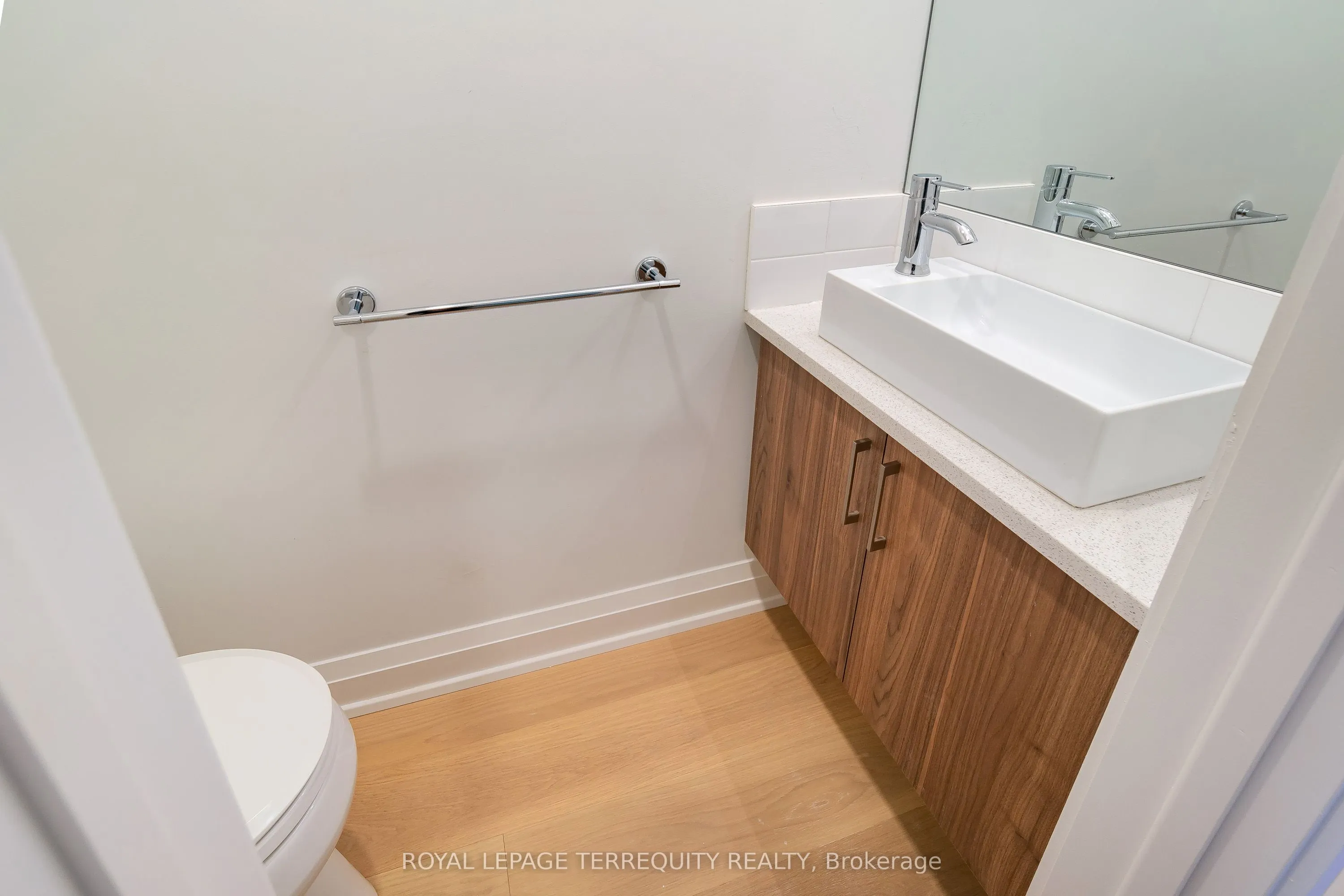 211 Chatham Avenue, #Upper