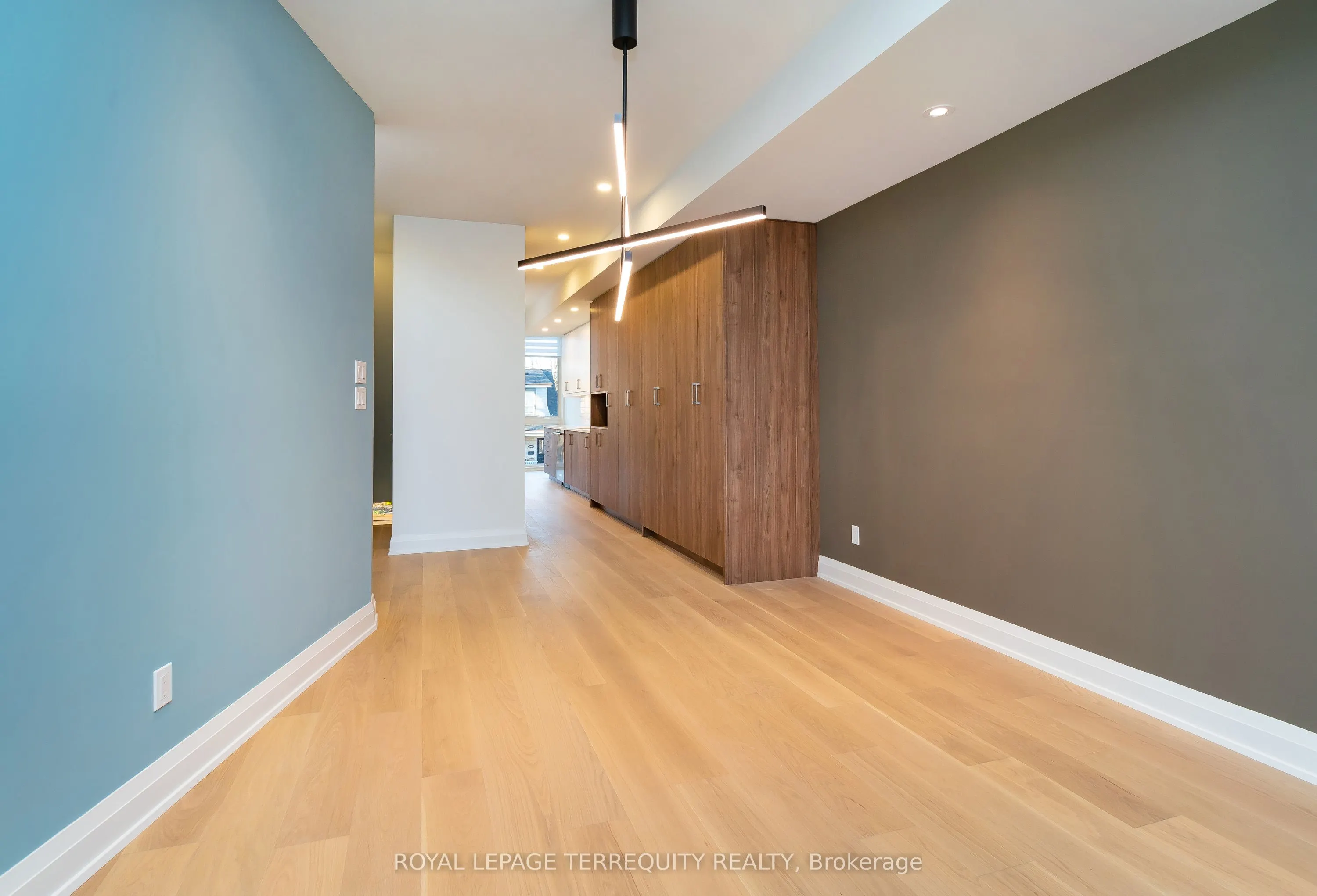 211 Chatham Avenue, #Upper