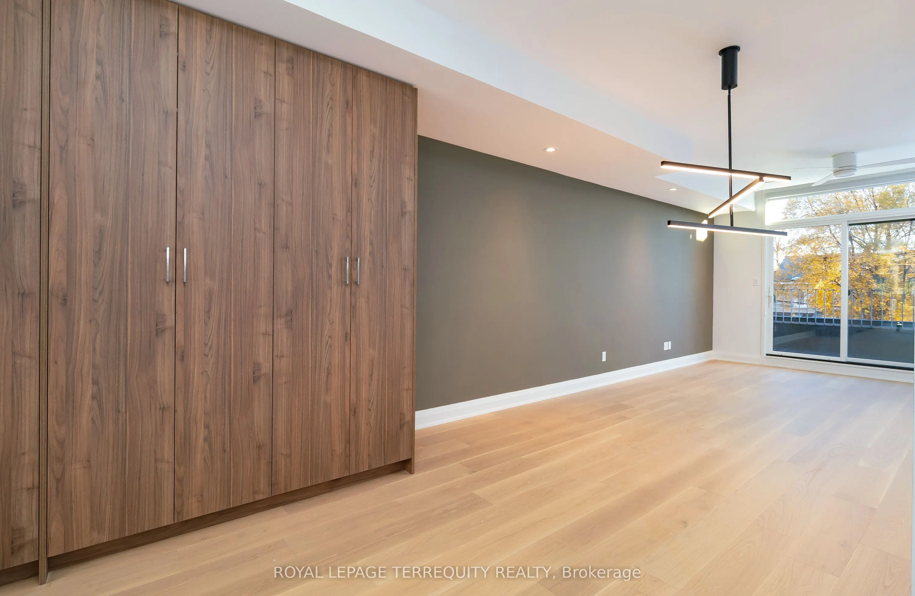 211 Chatham Avenue, #Upper