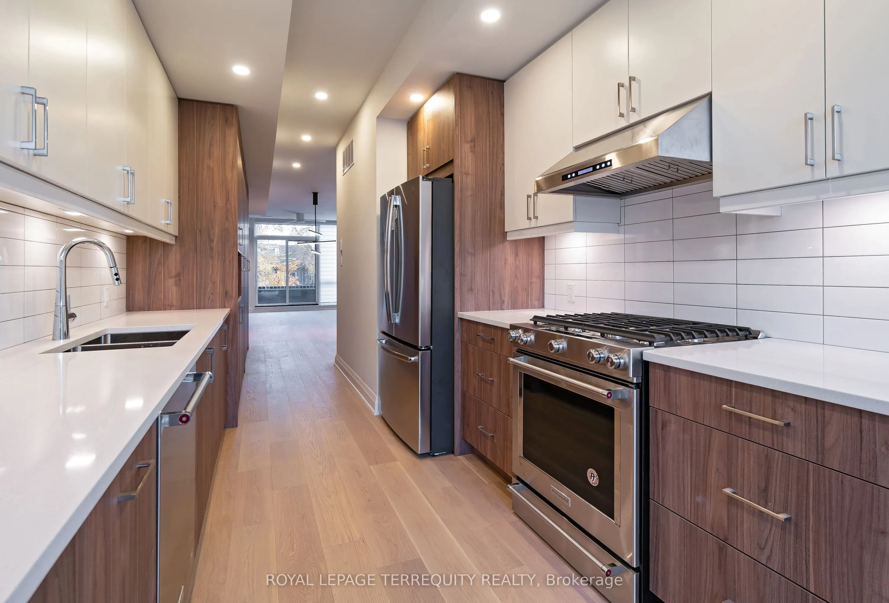 211 Chatham Avenue, #Upper