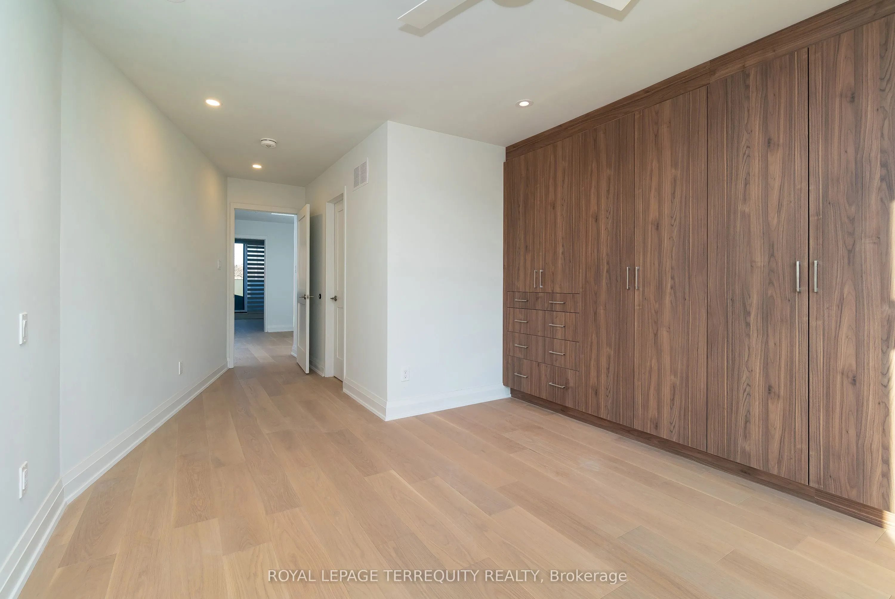 211 Chatham Avenue, #Upper