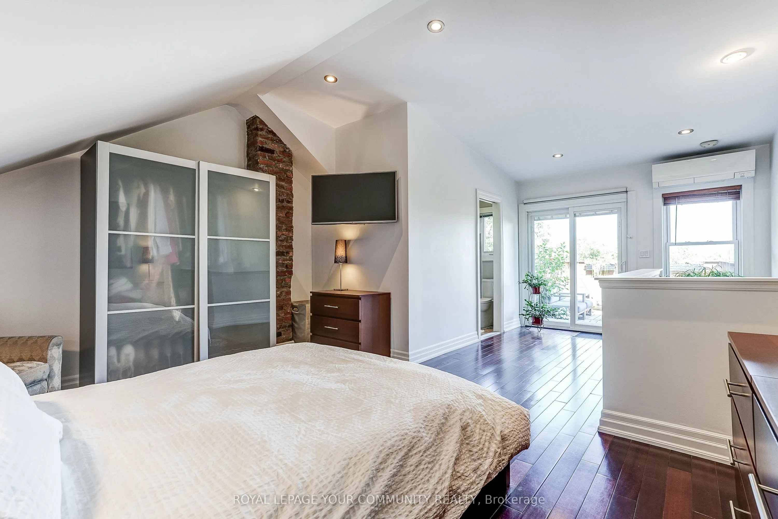 13 Howland Road