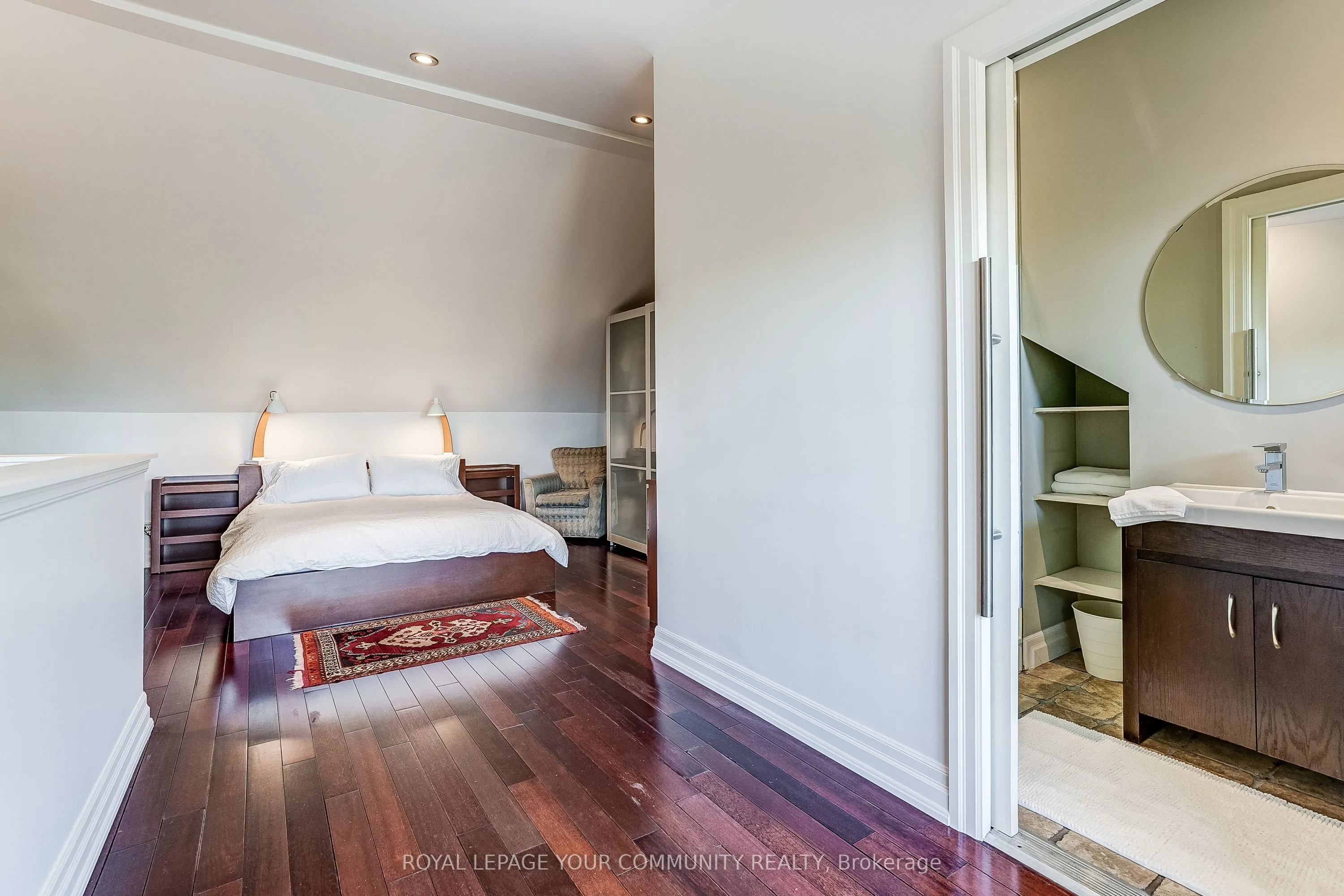 13 Howland Road