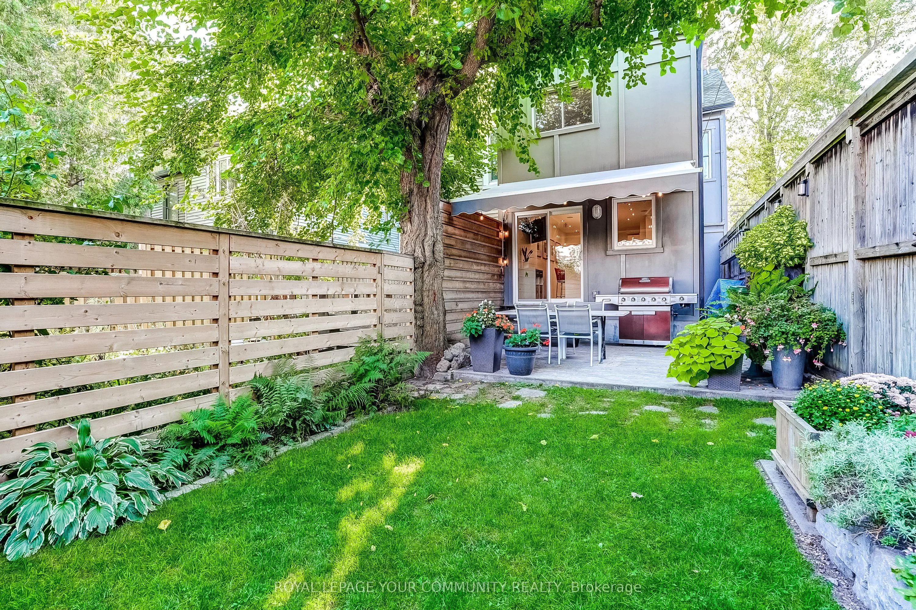 13 Howland Road