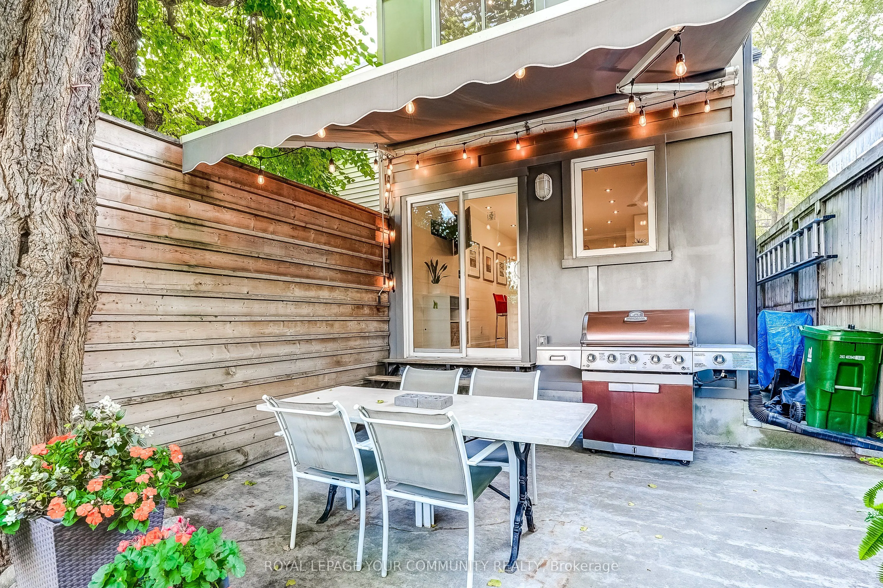 13 Howland Road