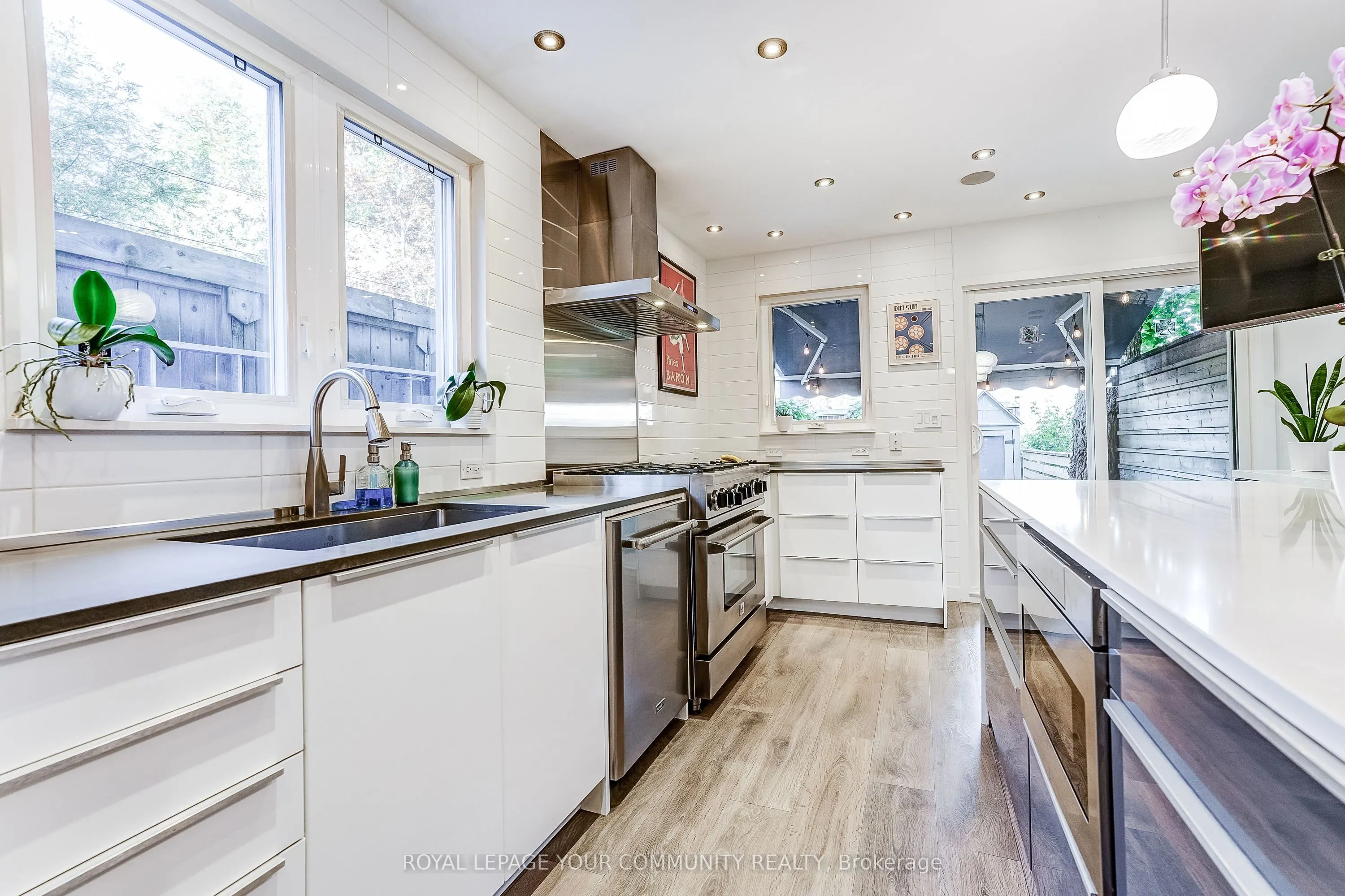 13 Howland Road