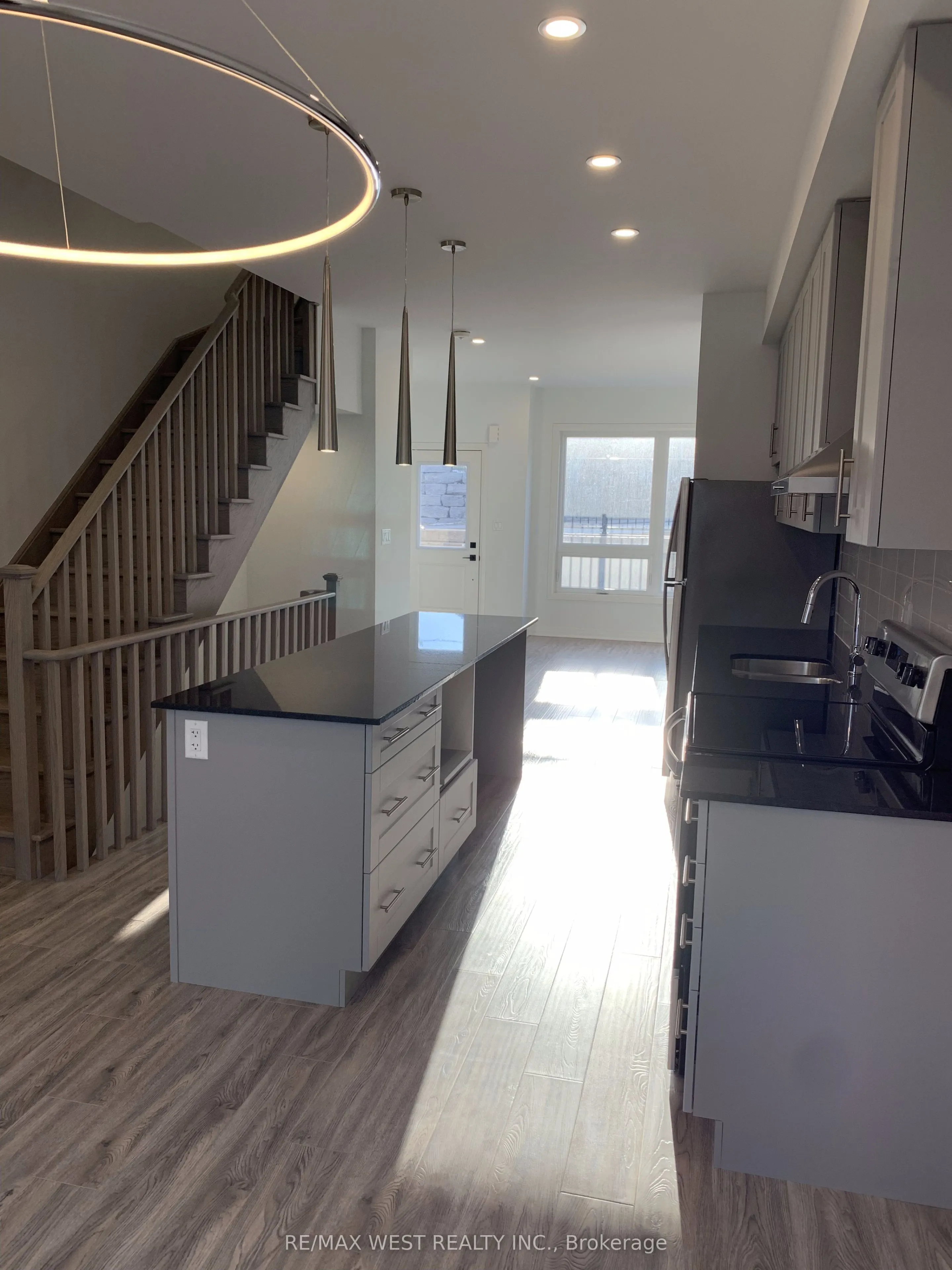 1658 Pleasure Valley Path N