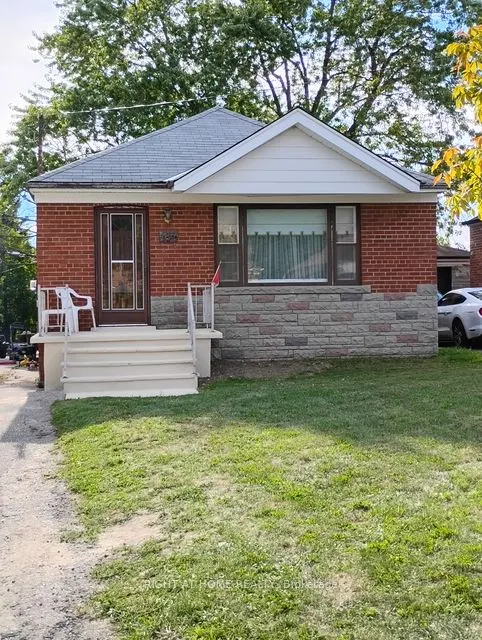 182 FLORA Drive E
