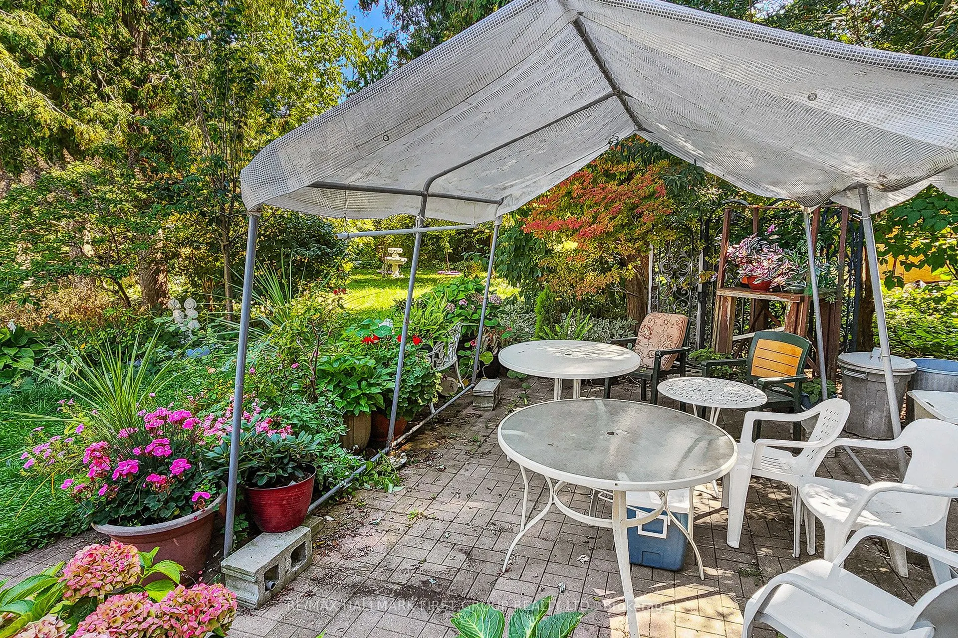 1433 Finch Avenue
