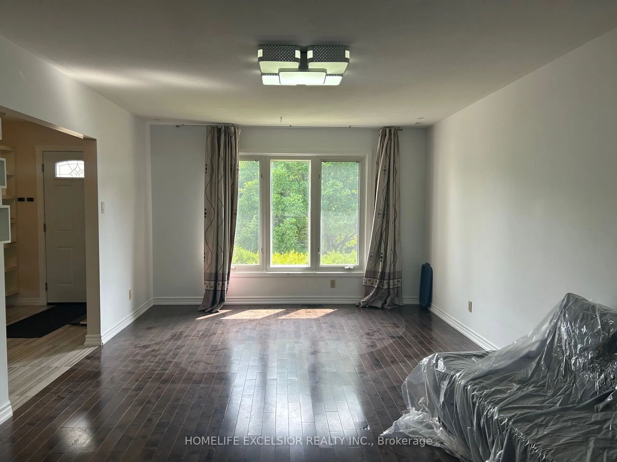 26 King Louis Crescent