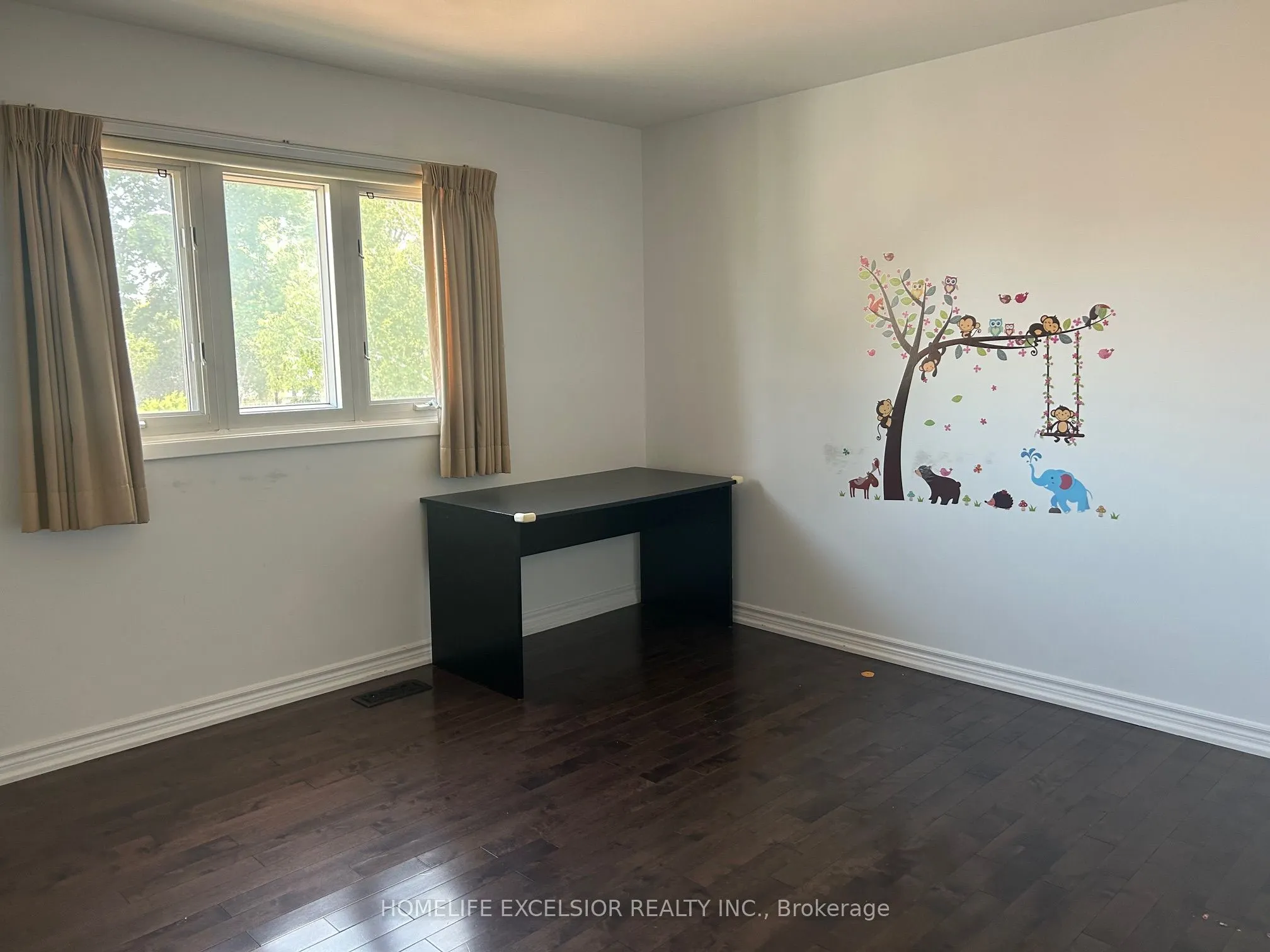 26 King Louis Crescent