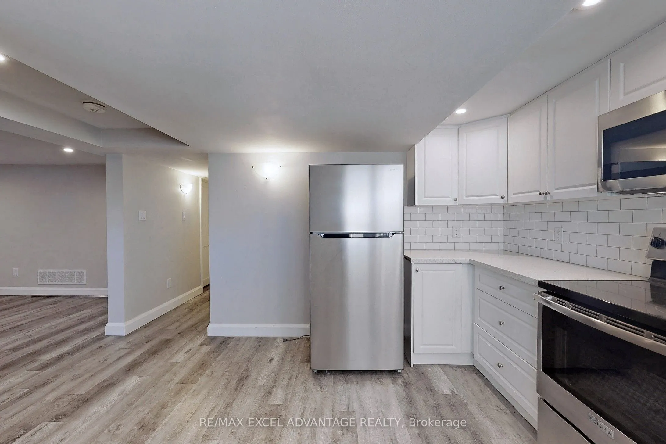 558 Adelaide Avenue W, #Lower
