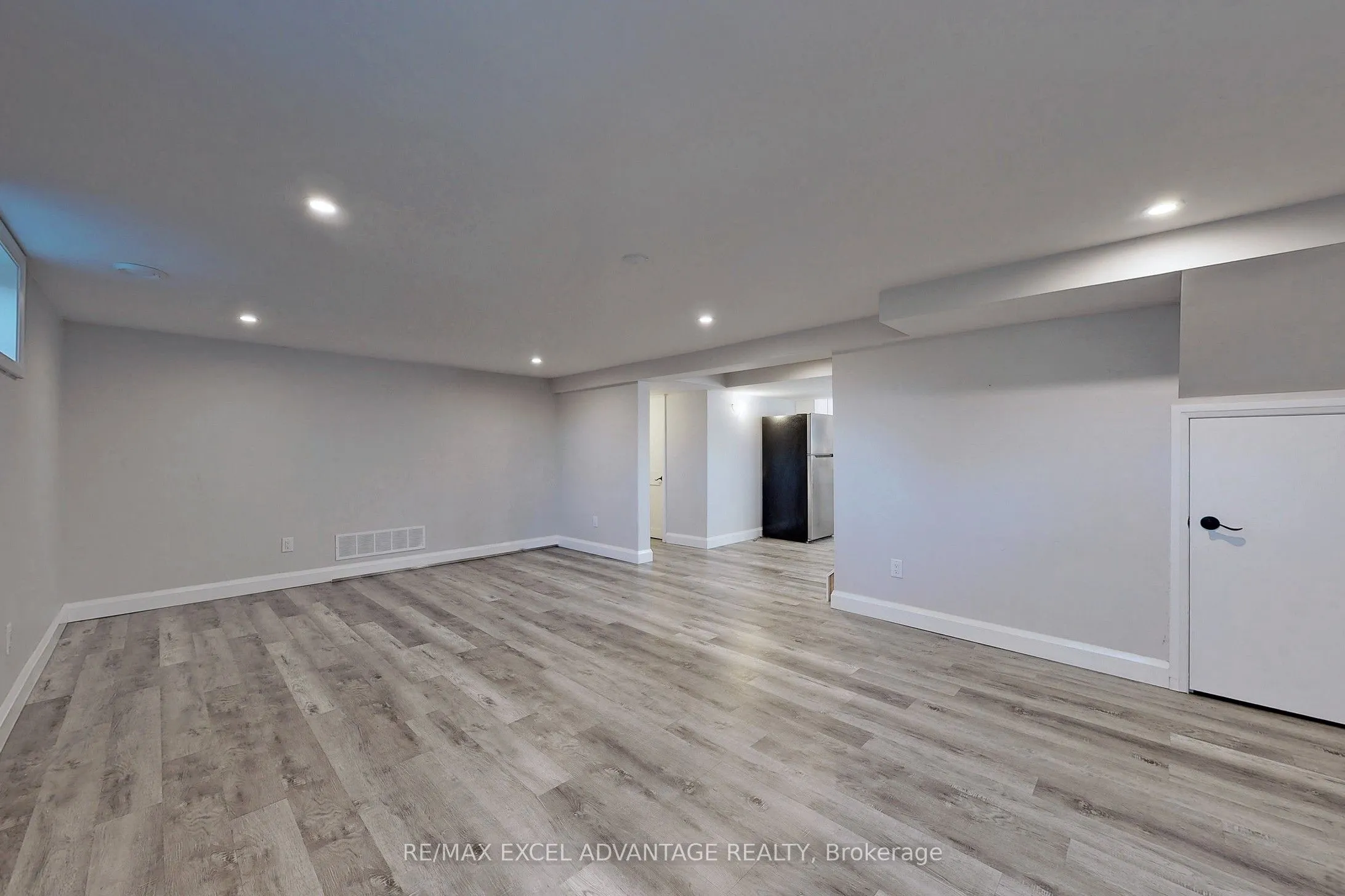 558 Adelaide Avenue W, #Lower
