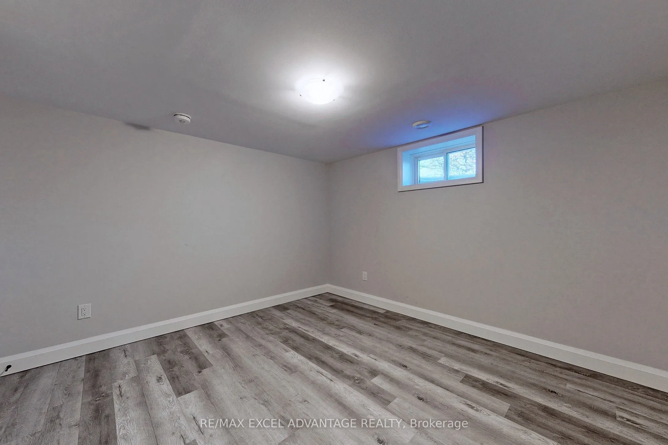 558 Adelaide Avenue W, #Lower