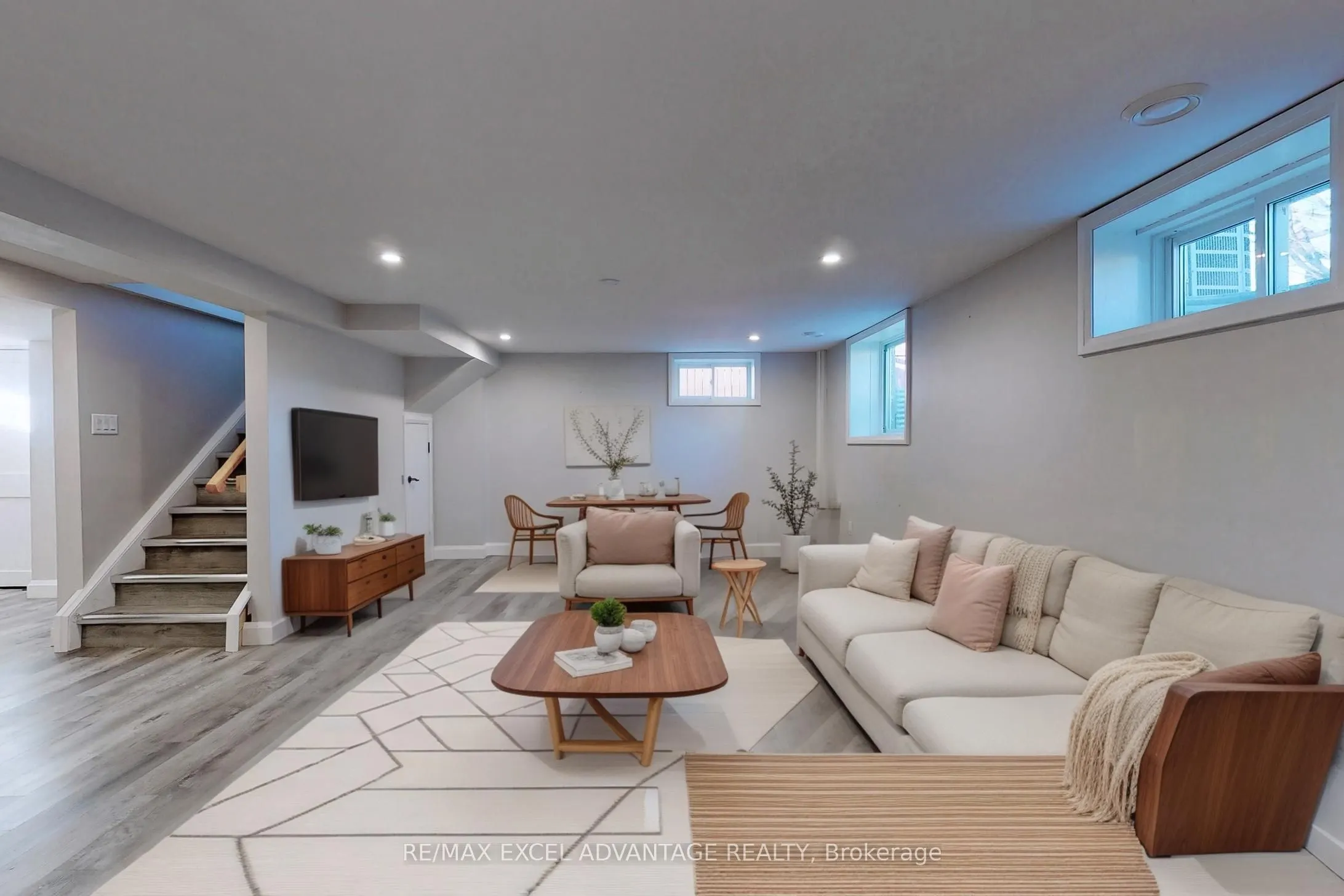 558 Adelaide Avenue W, #Lower