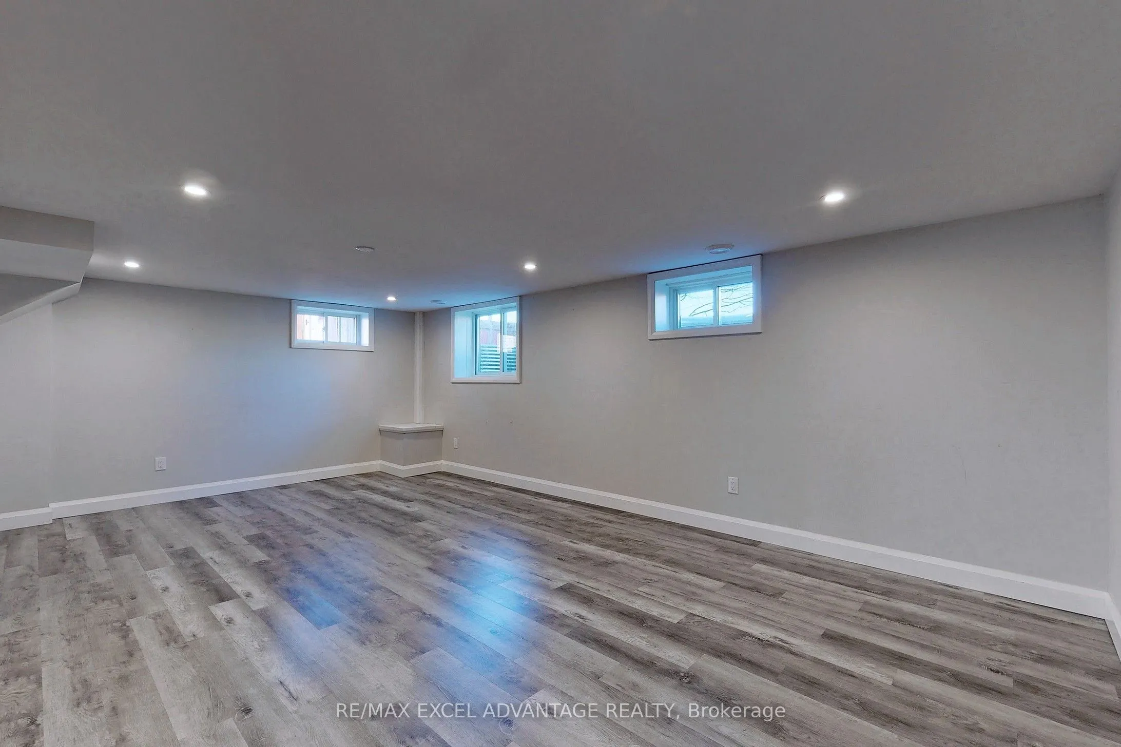 558 Adelaide Avenue W, #Lower