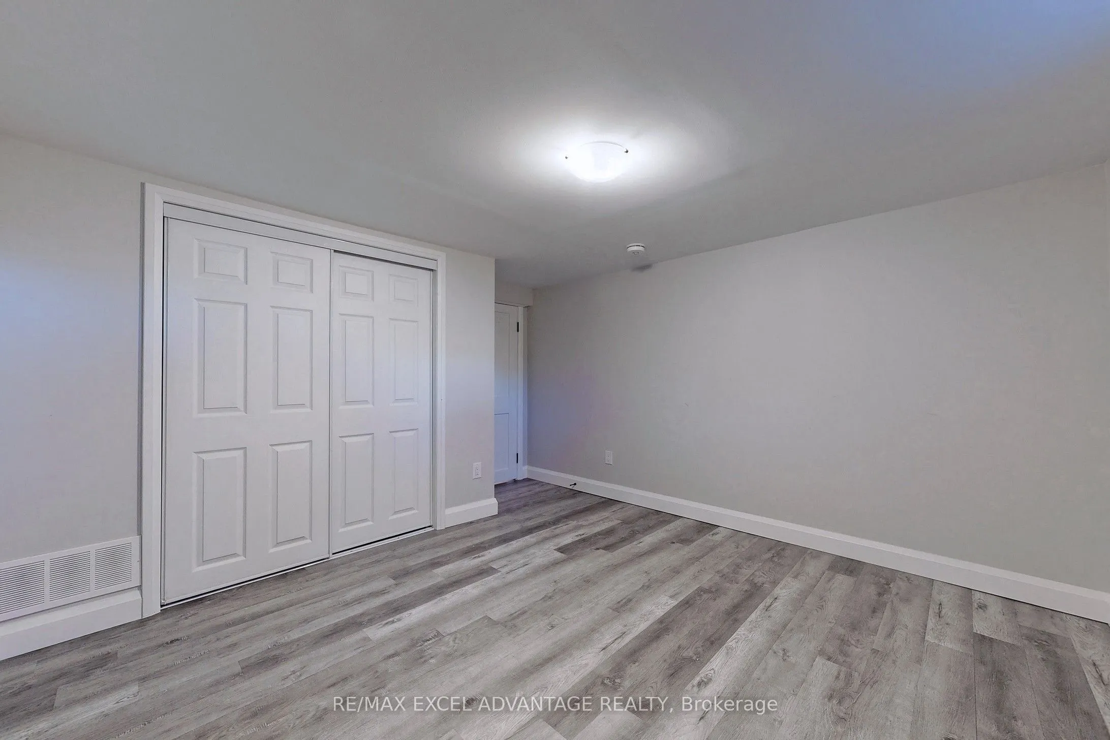 558 Adelaide Avenue W, #Lower