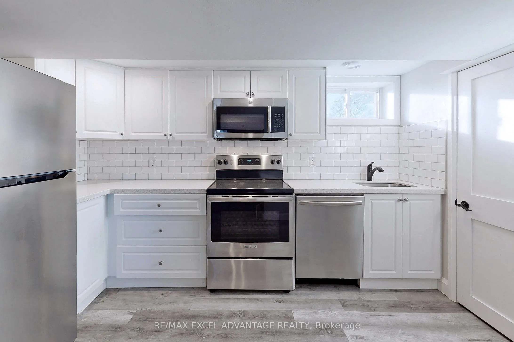 558 Adelaide Avenue W, #Lower
