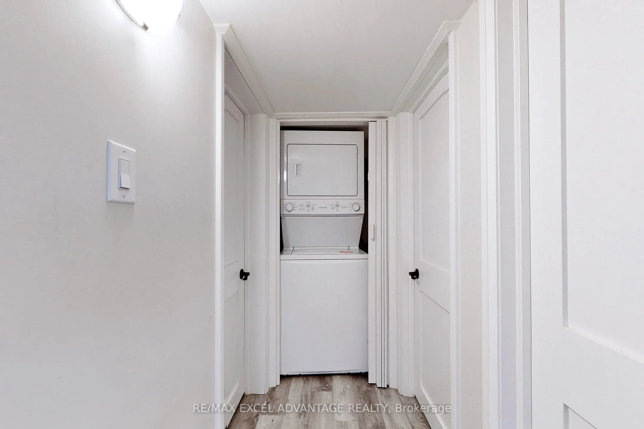558 Adelaide Avenue W, #Lower