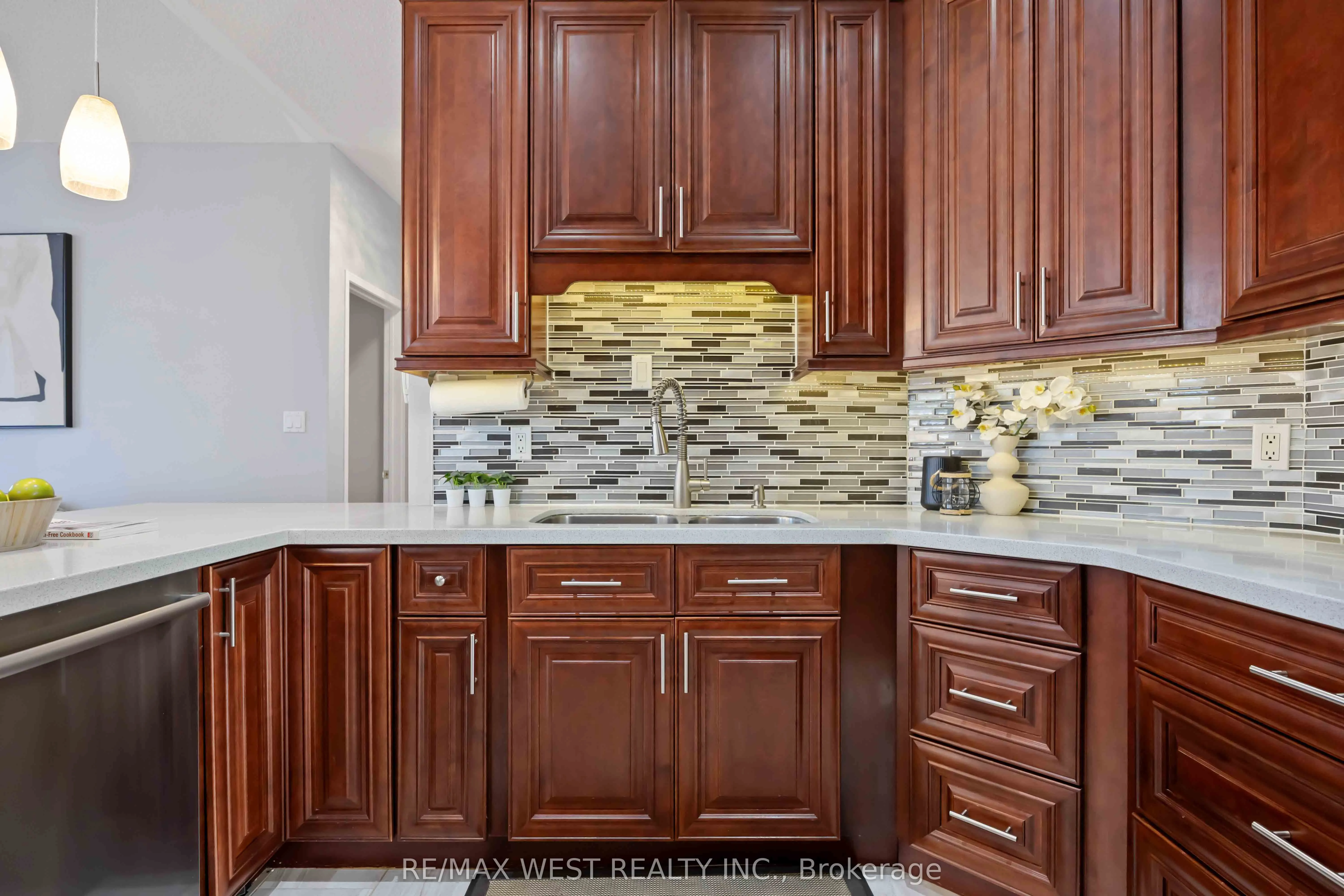 636 Faywood Crescent