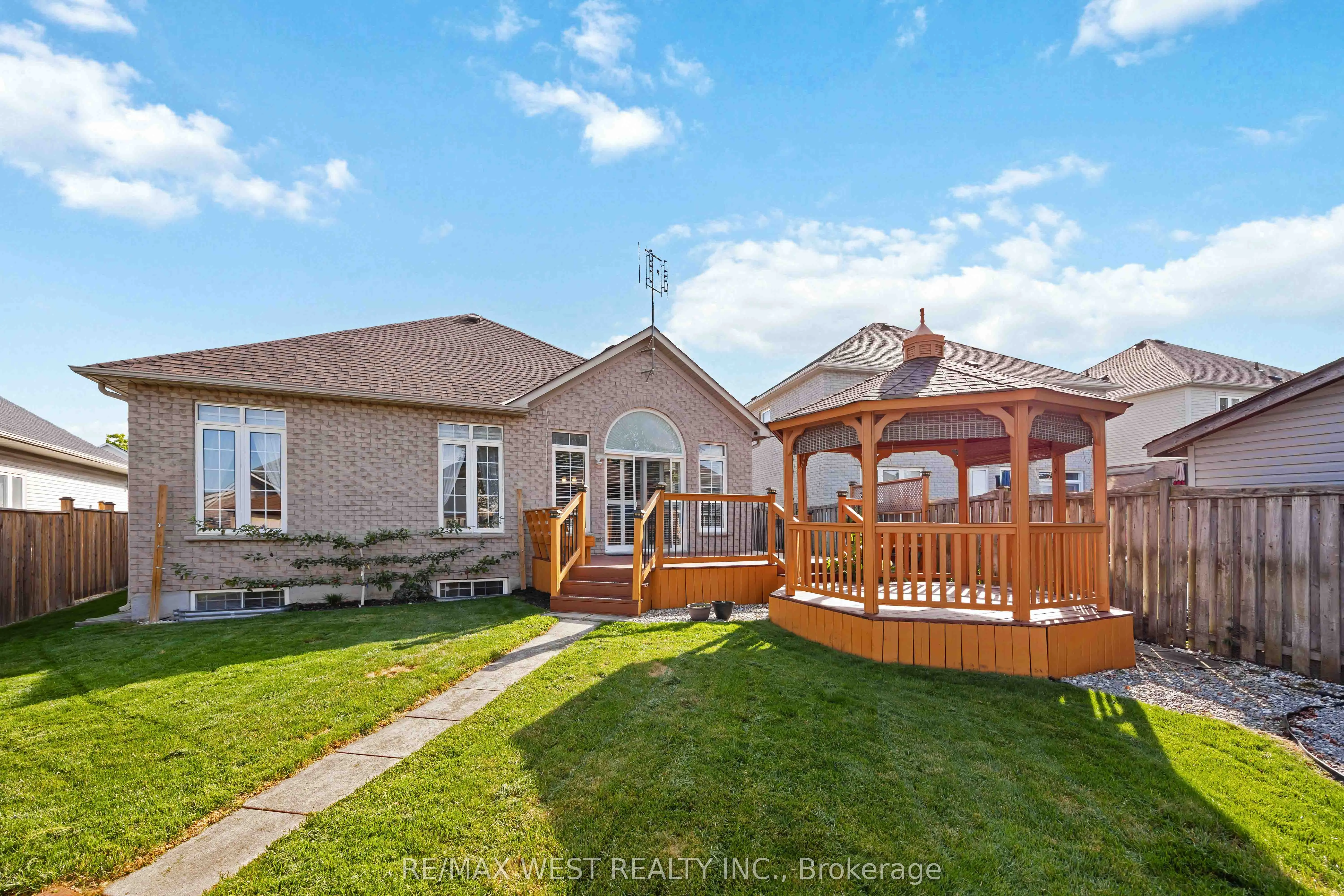 636 Faywood Crescent