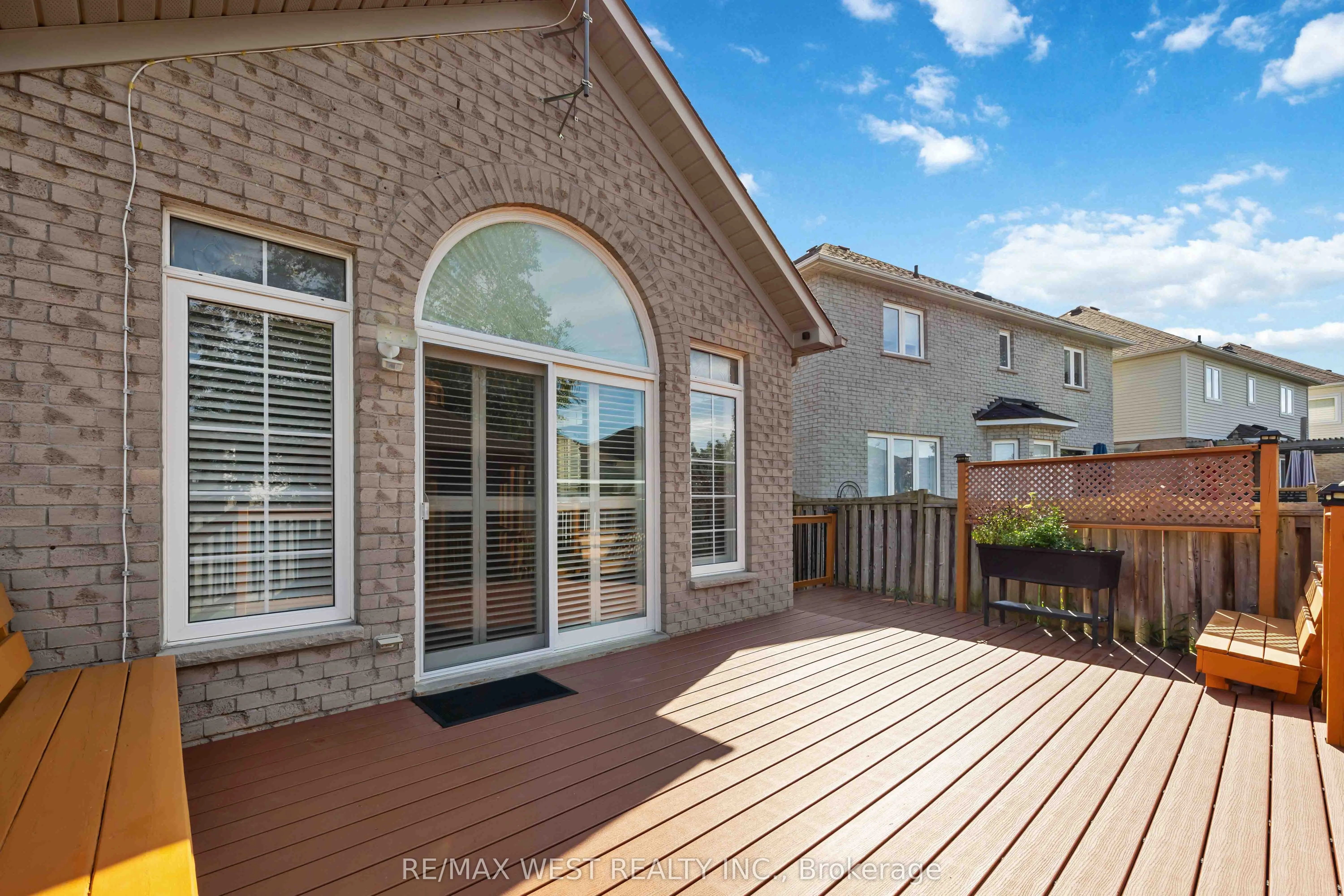 636 Faywood Crescent