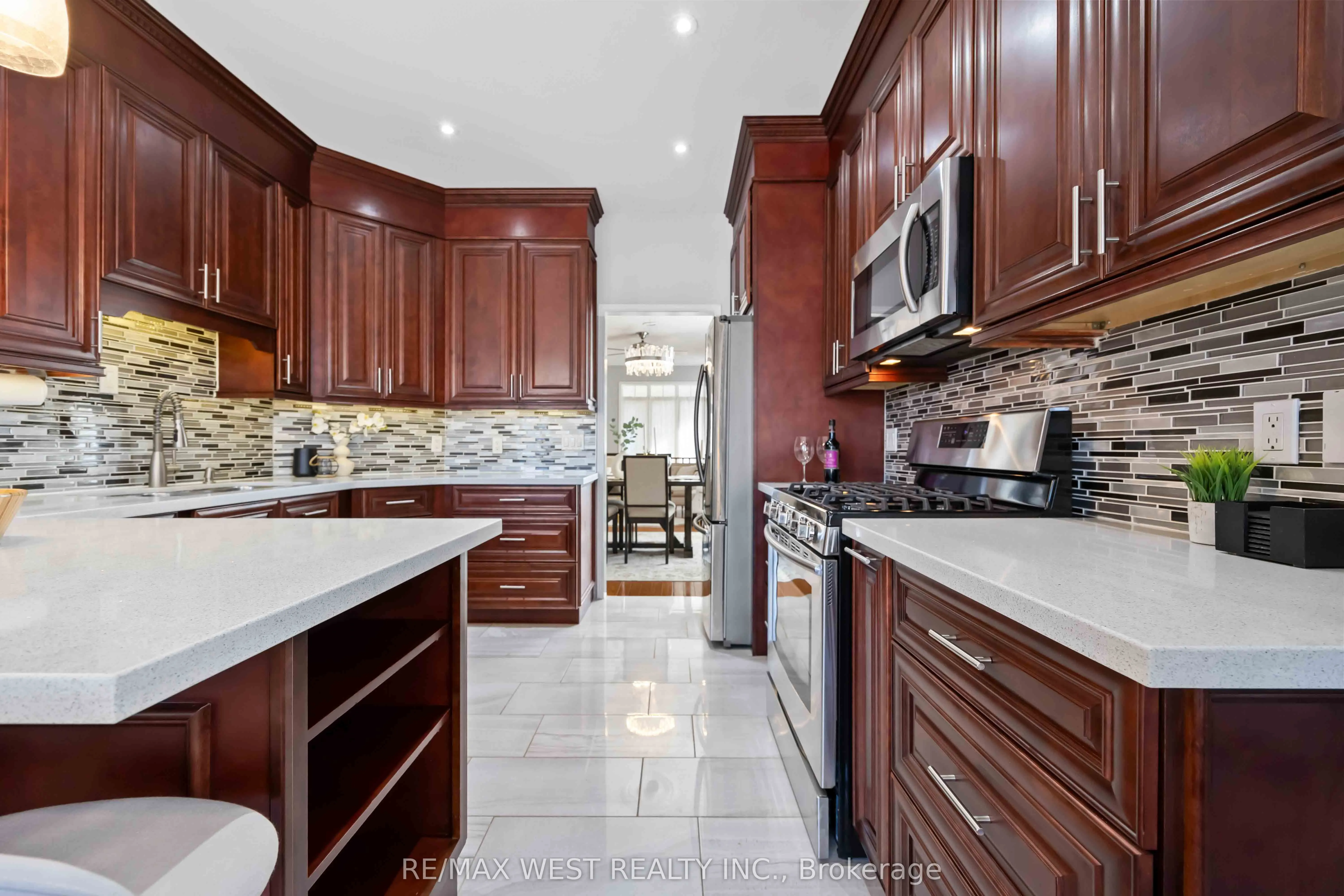 636 Faywood Crescent