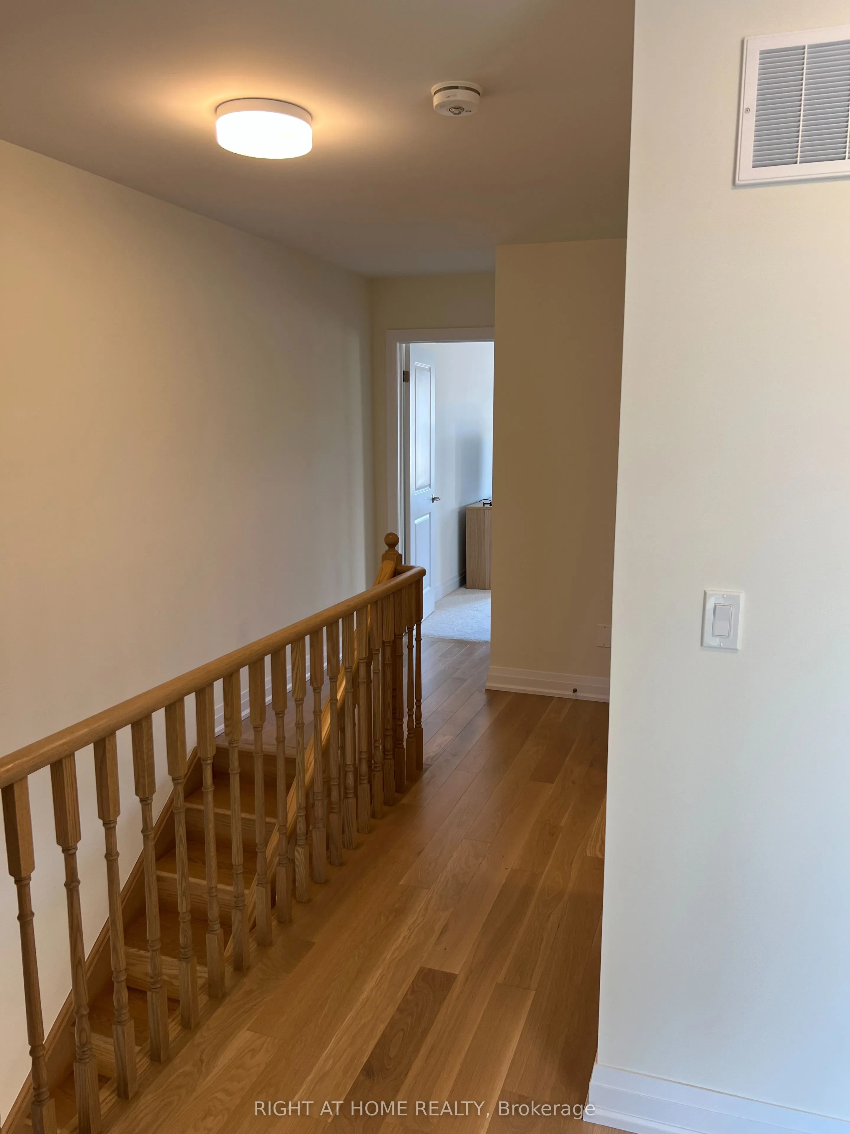 971 Crowsnest Hollow