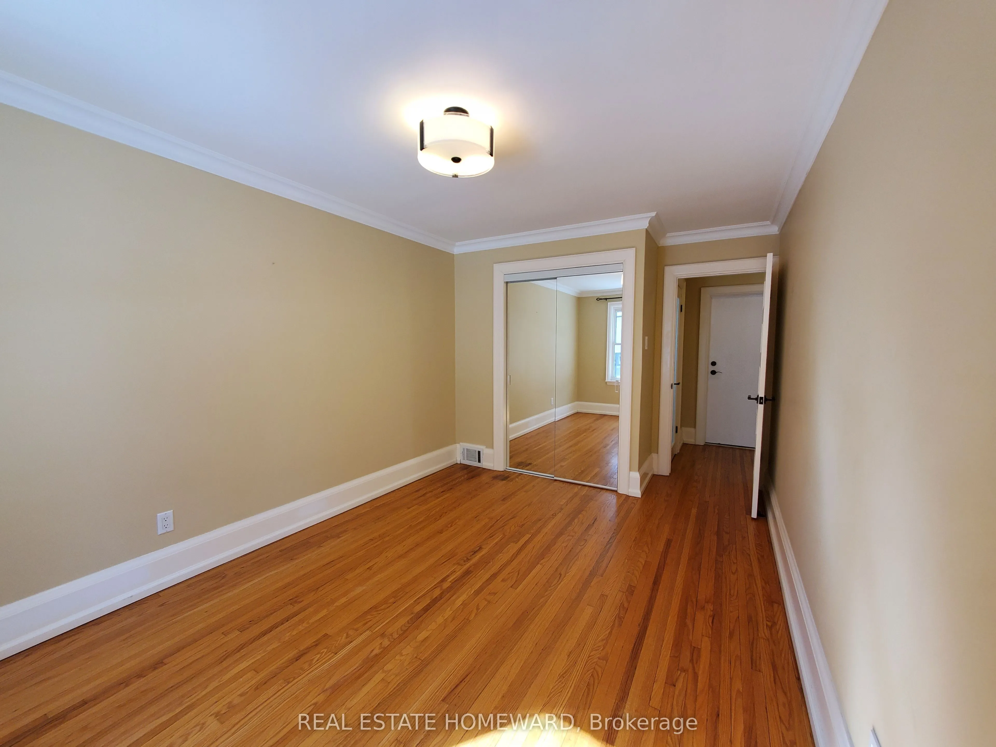 21 Love Crescent, #Main Floor