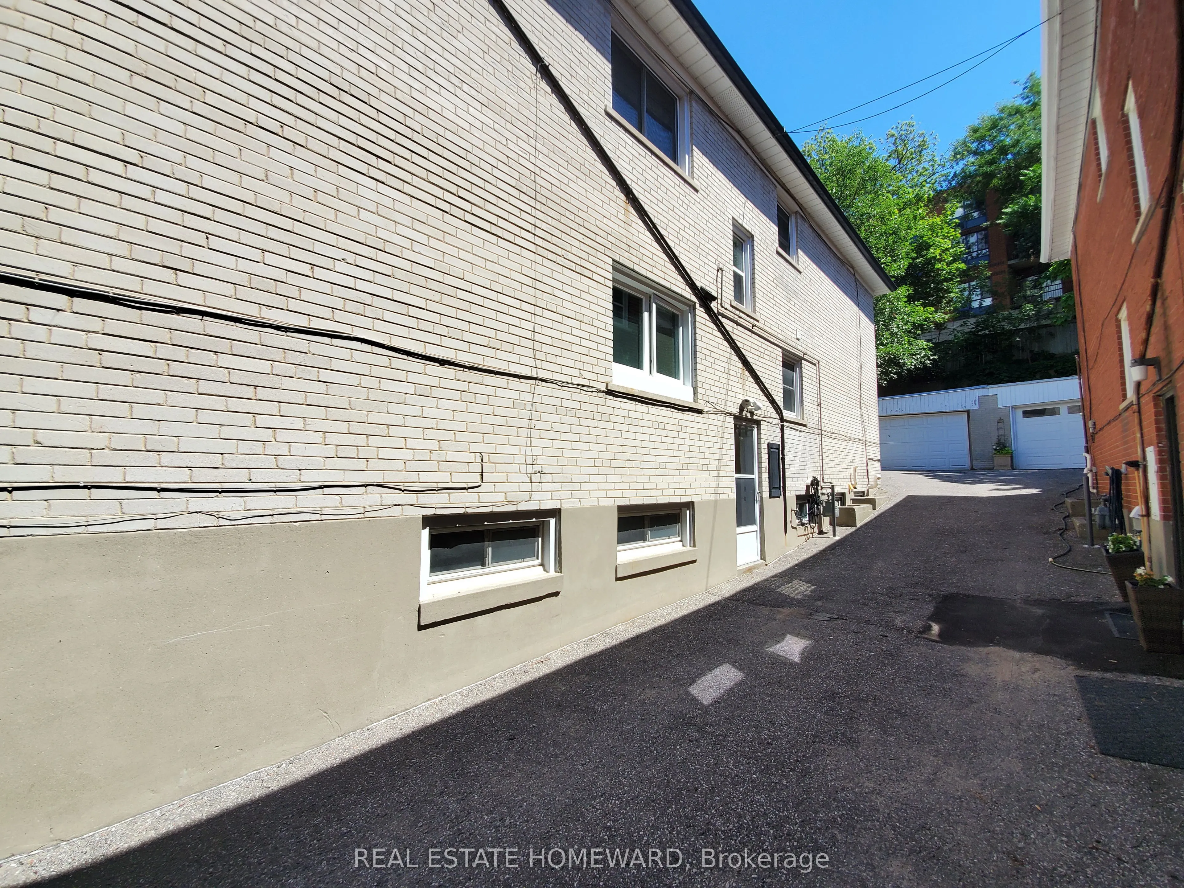 21 Love Crescent, #Main Floor