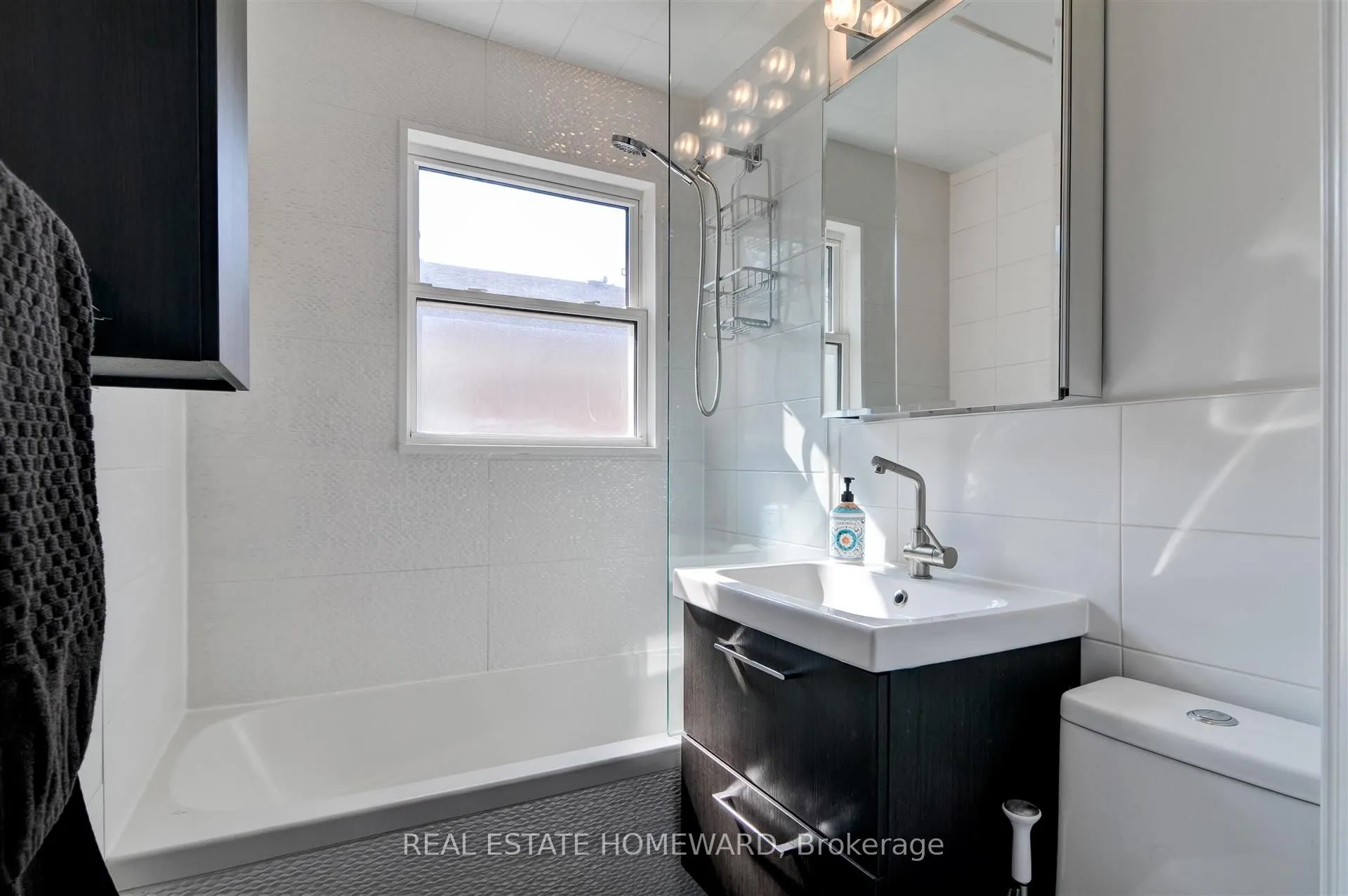 21 Love Crescent, #Main Floor