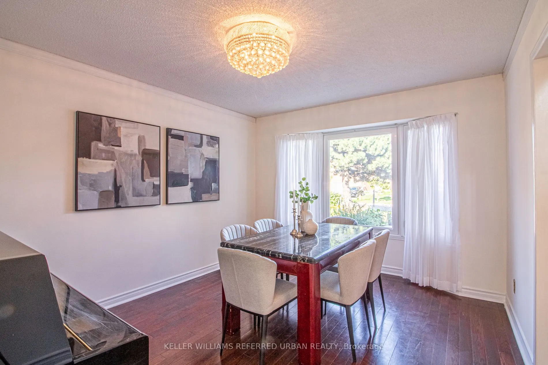 63 Holmbush Crescent