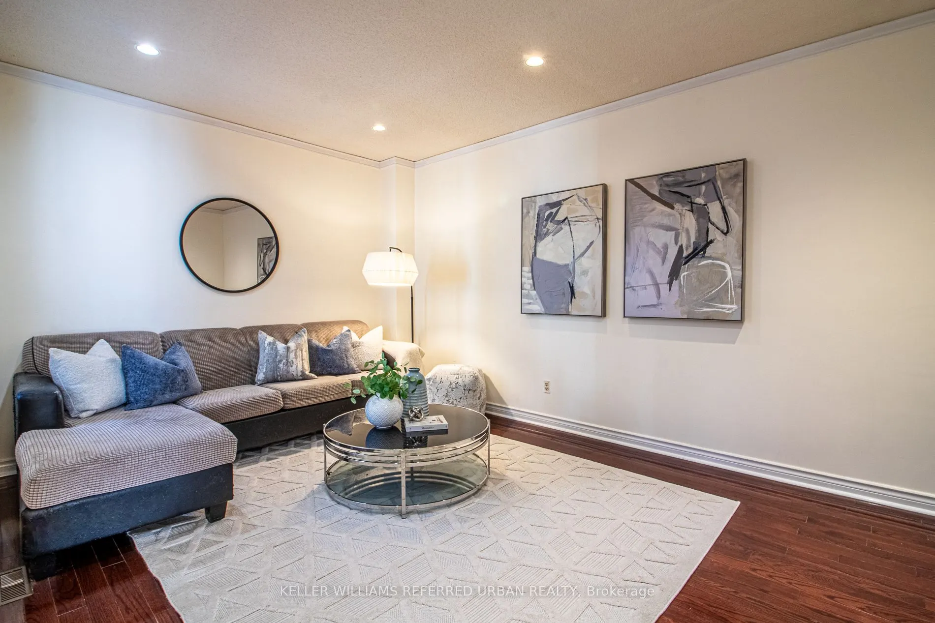 63 Holmbush Crescent