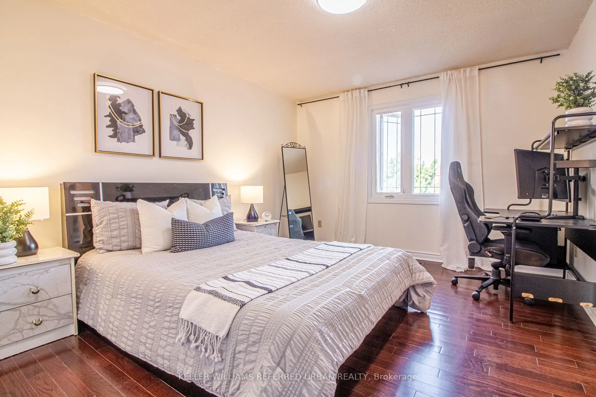 63 Holmbush Crescent