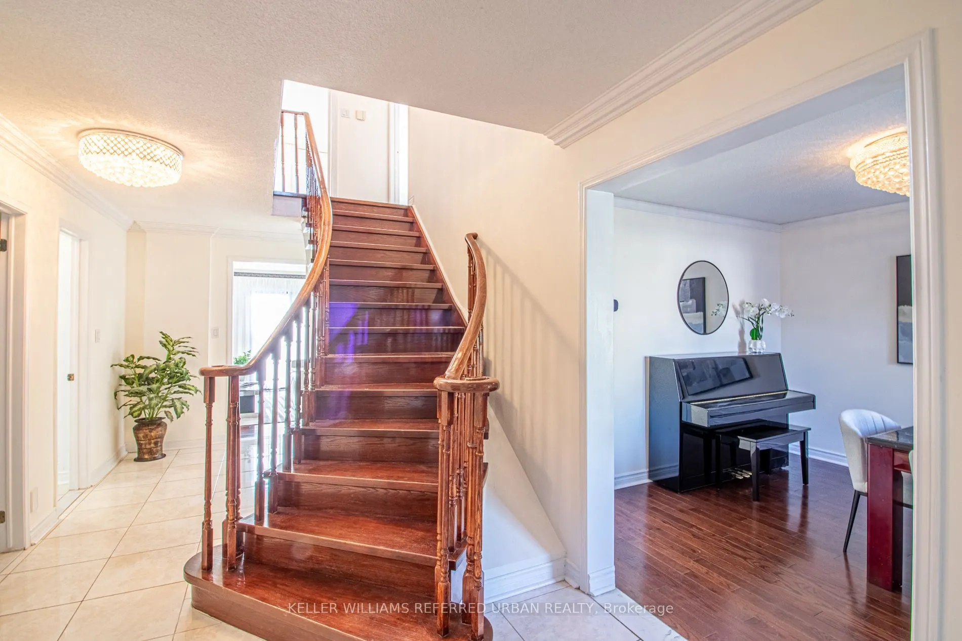 63 Holmbush Crescent