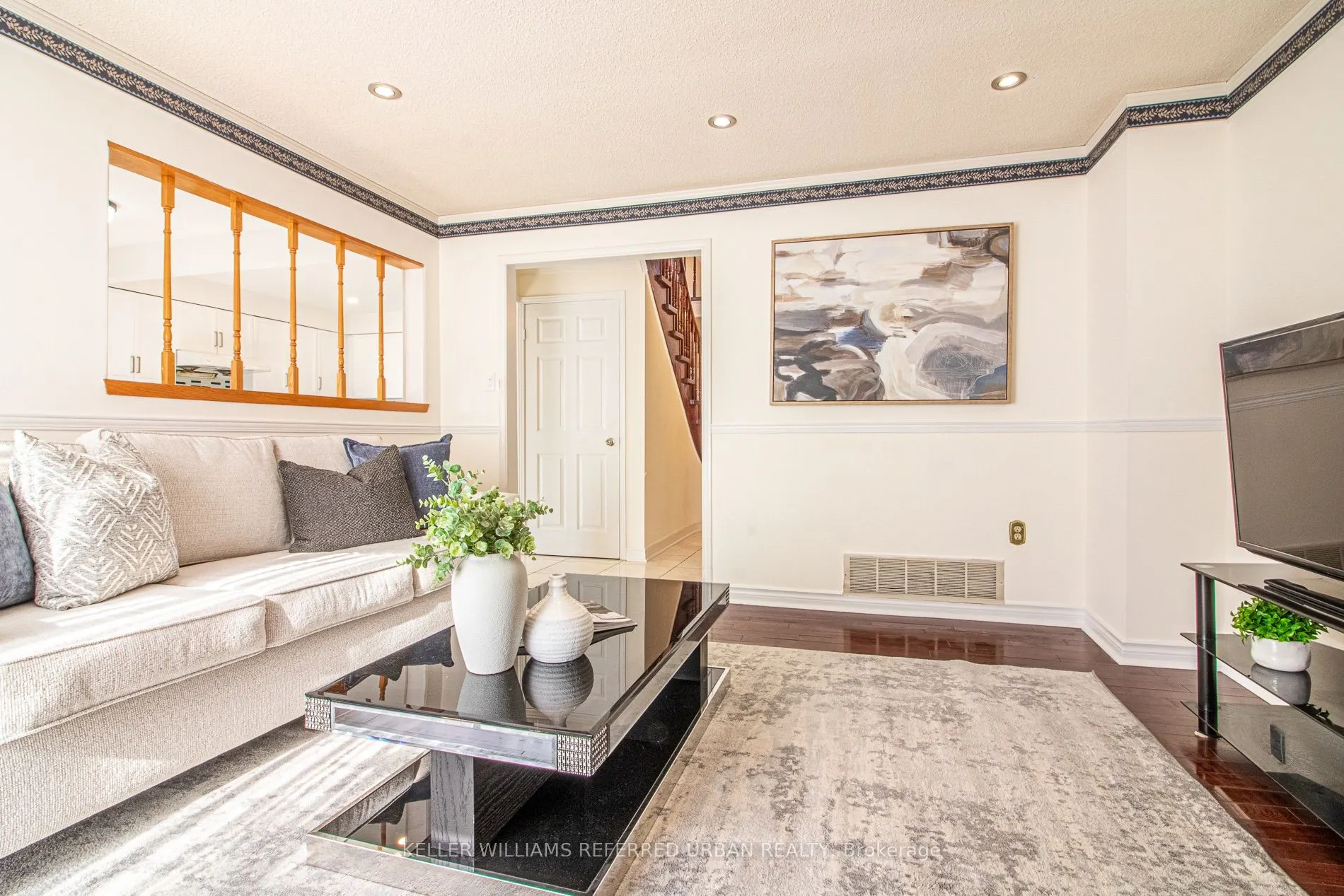 63 Holmbush Crescent