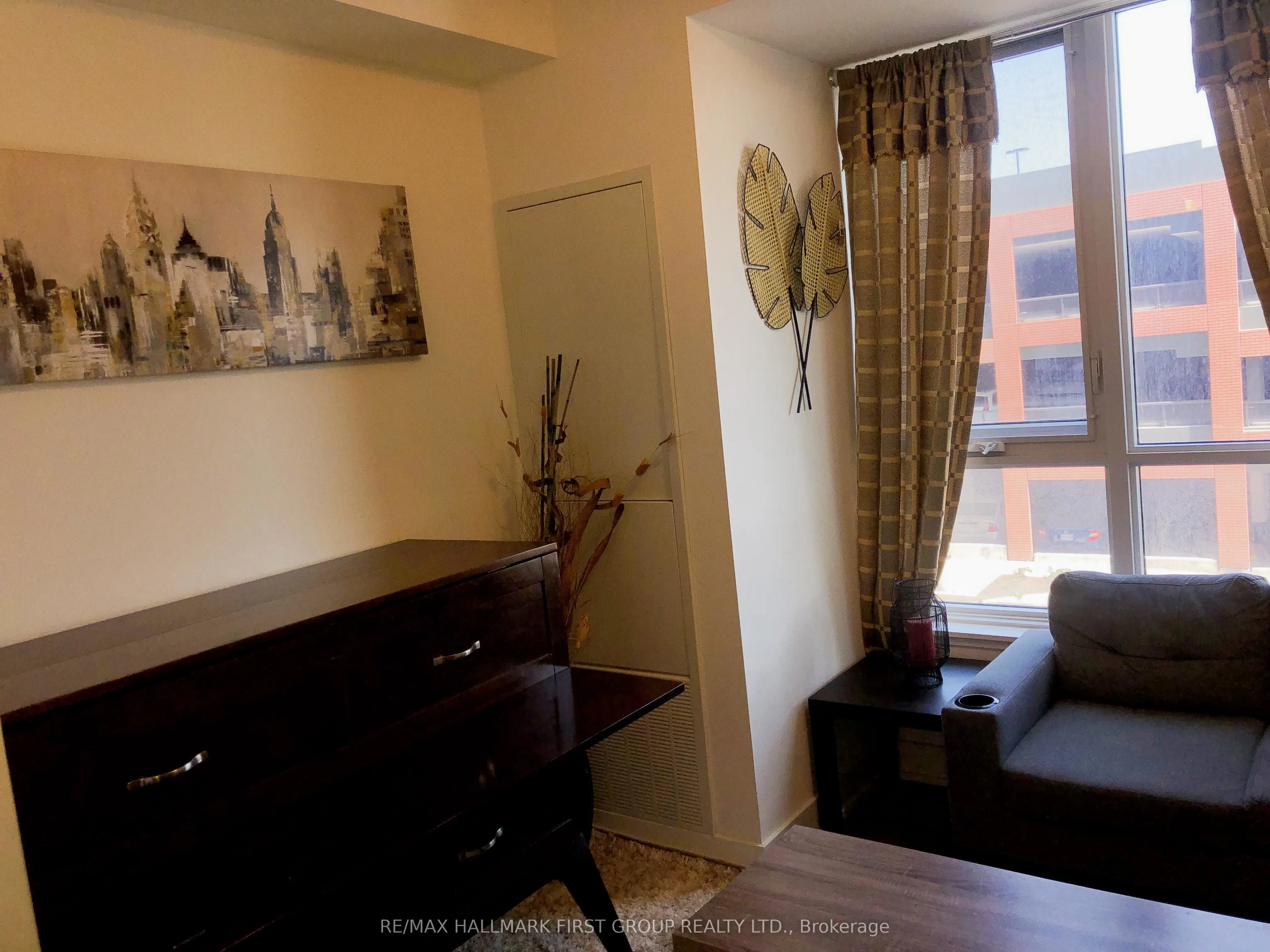 2545 Simcoe Street N, #202