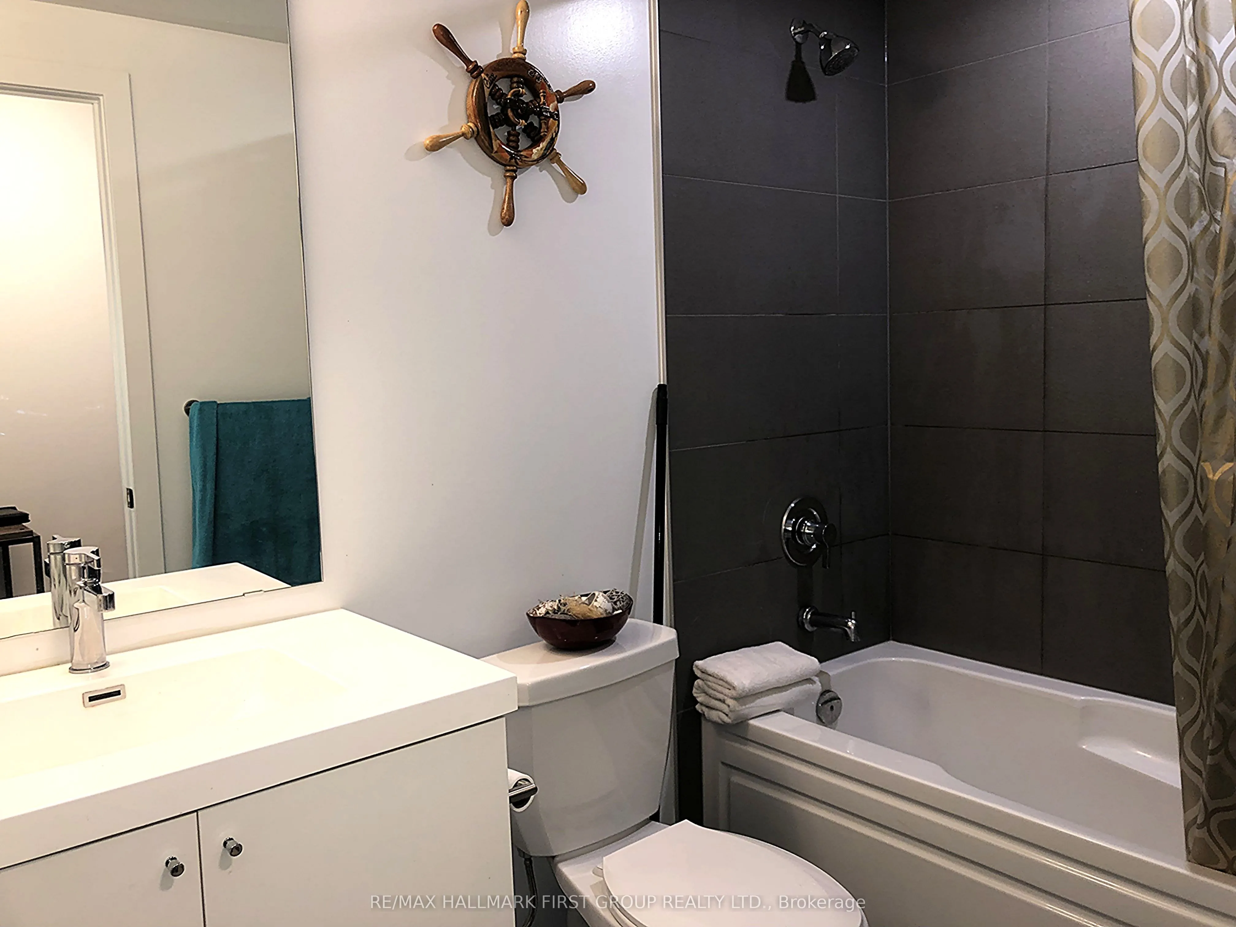 2545 Simcoe Street N, #202