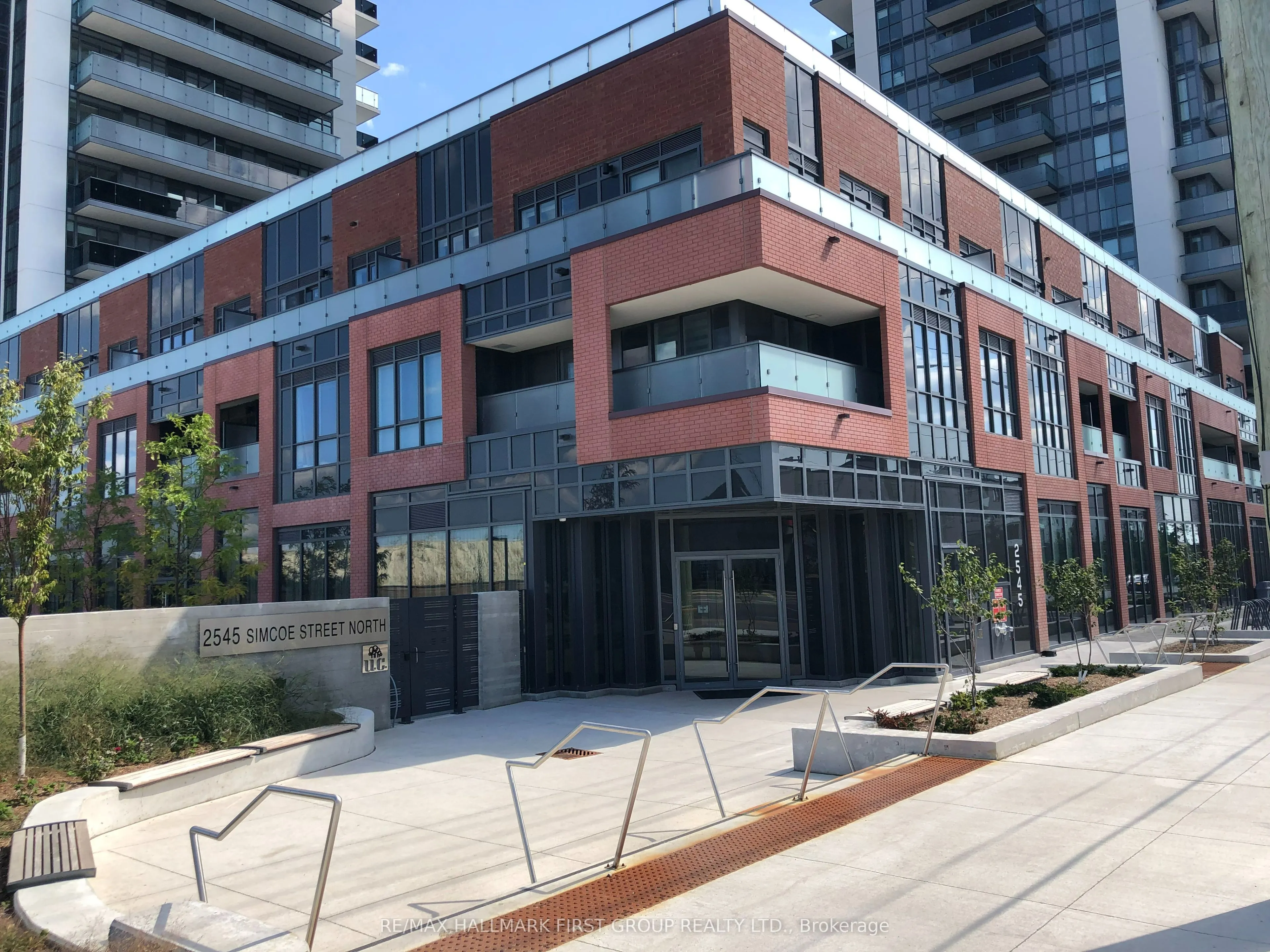 2545 Simcoe Street N, #202
