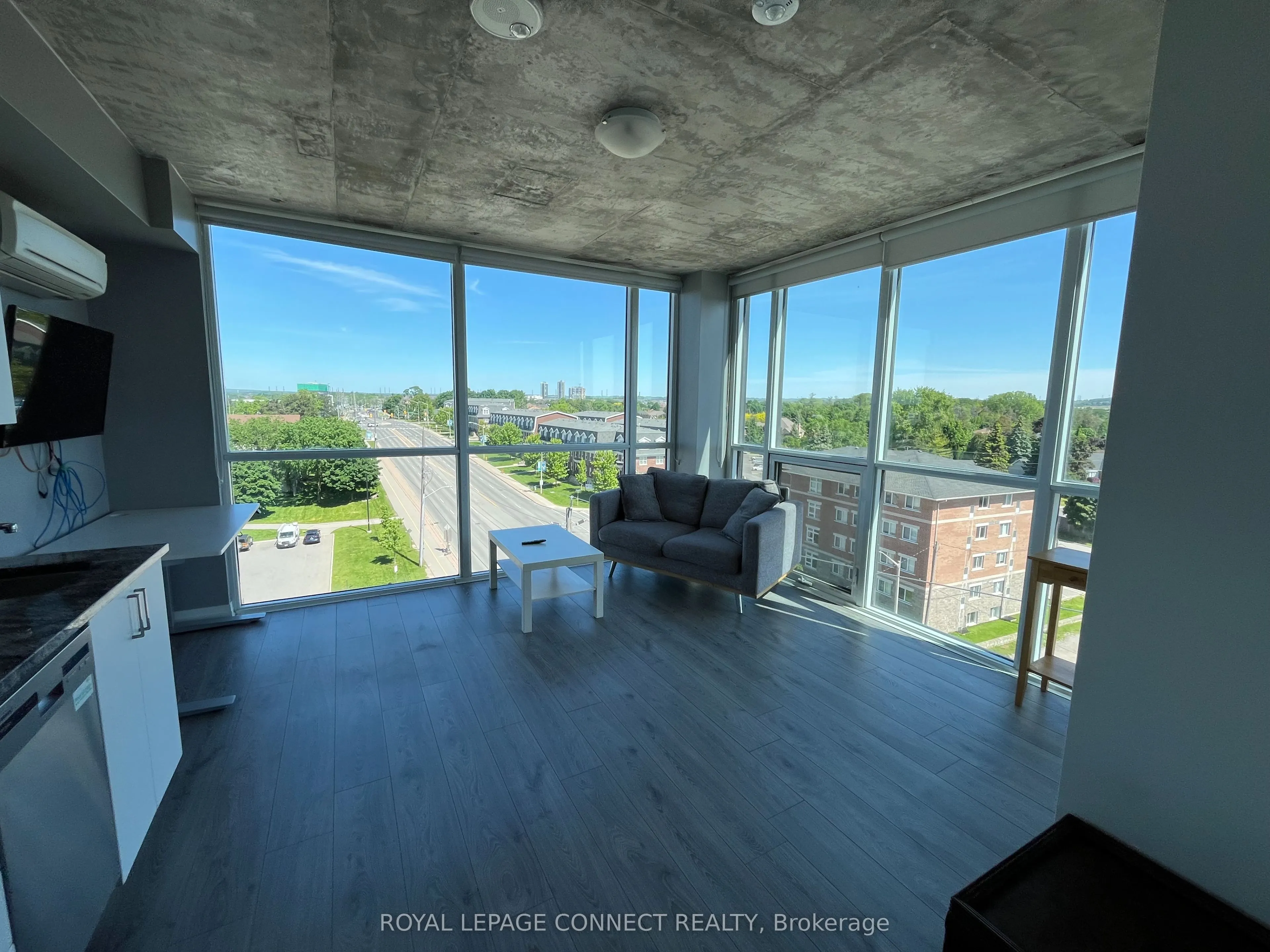 1900 Simcoe Street N, #731