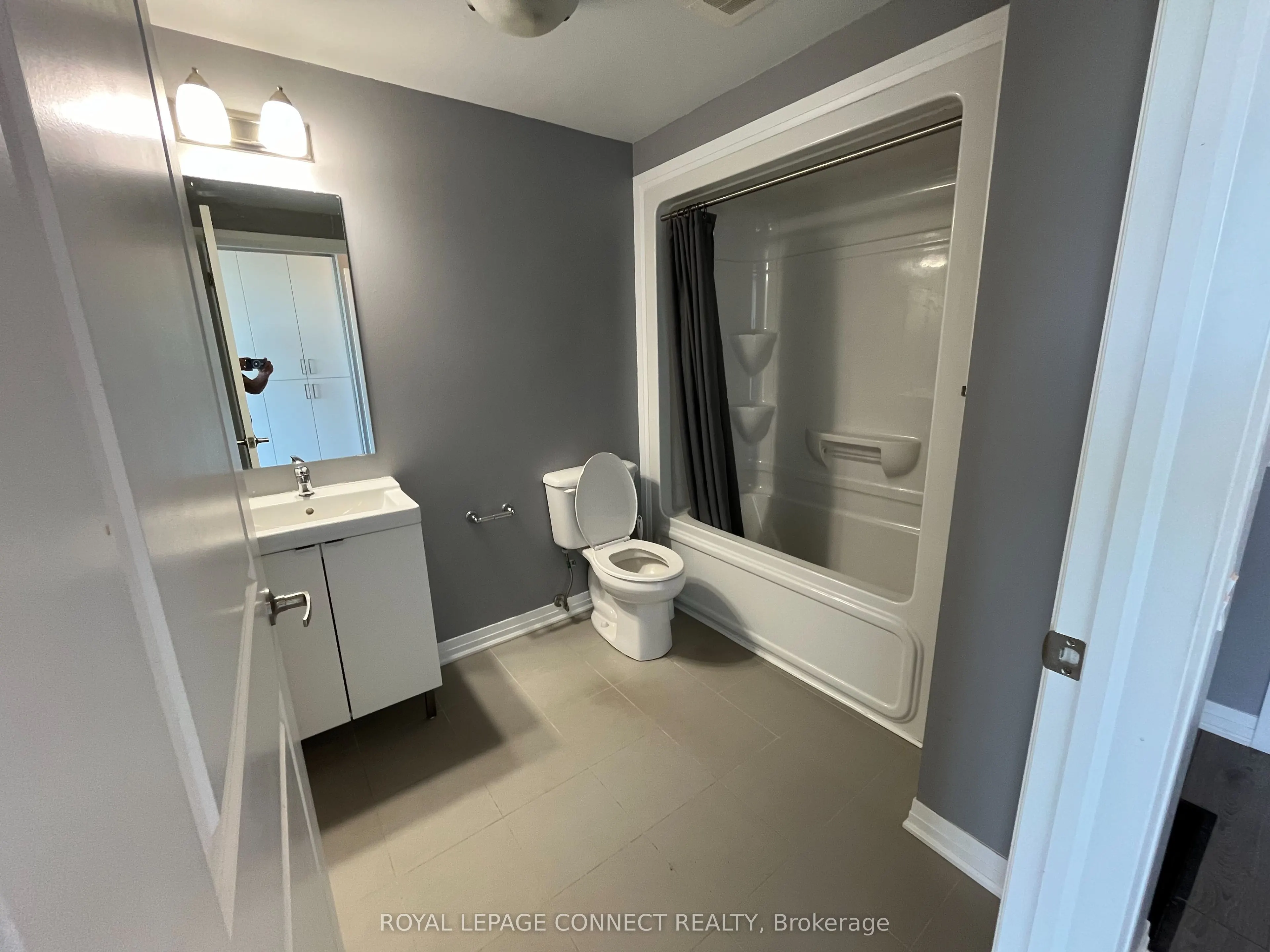 1900 Simcoe Street N, #731